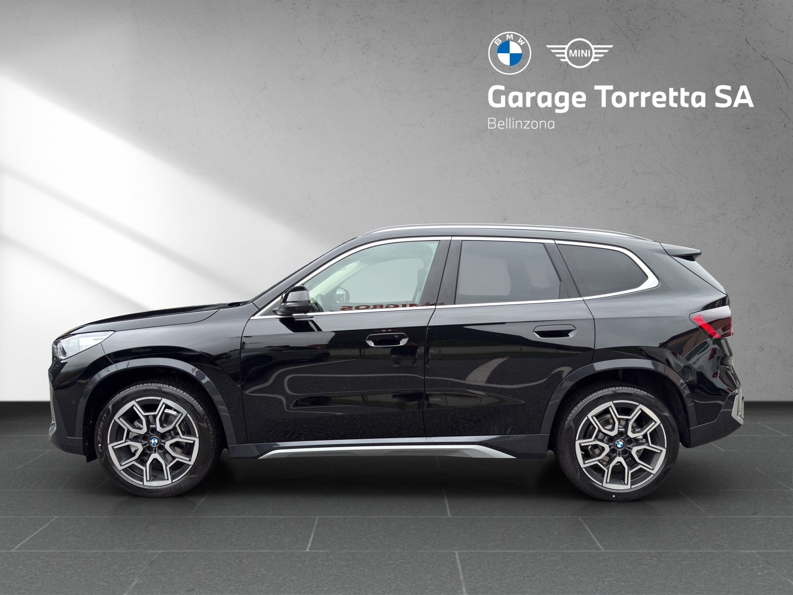 BMW X1 sDrive 18i xLine-image-1