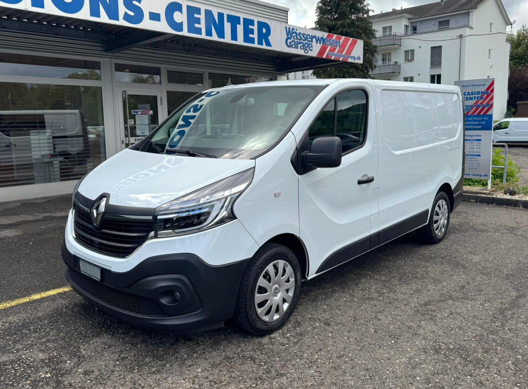RENAULT Trafic 2.0 dCi 120 3.0t Business L1H1-image-10