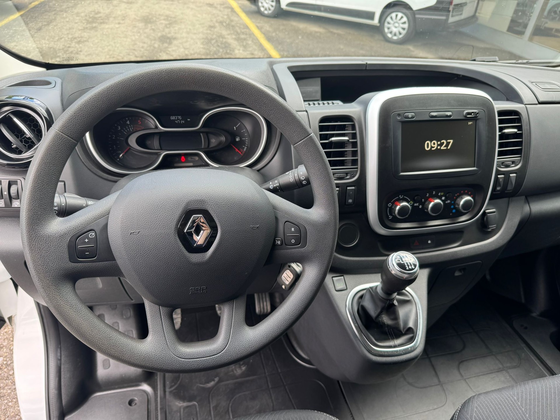 RENAULT Trafic 2.0 dCi 120 3.0t Business L1H1-image-2