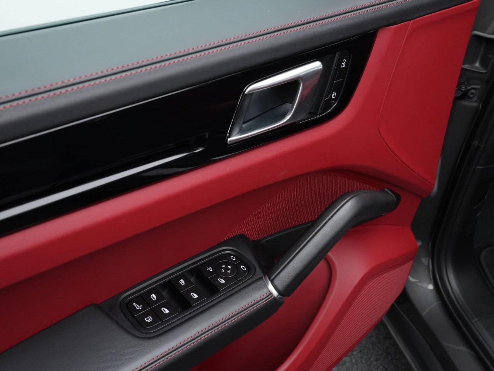 PORSCHE Cayenne E-Hybrid Coupé-image-18