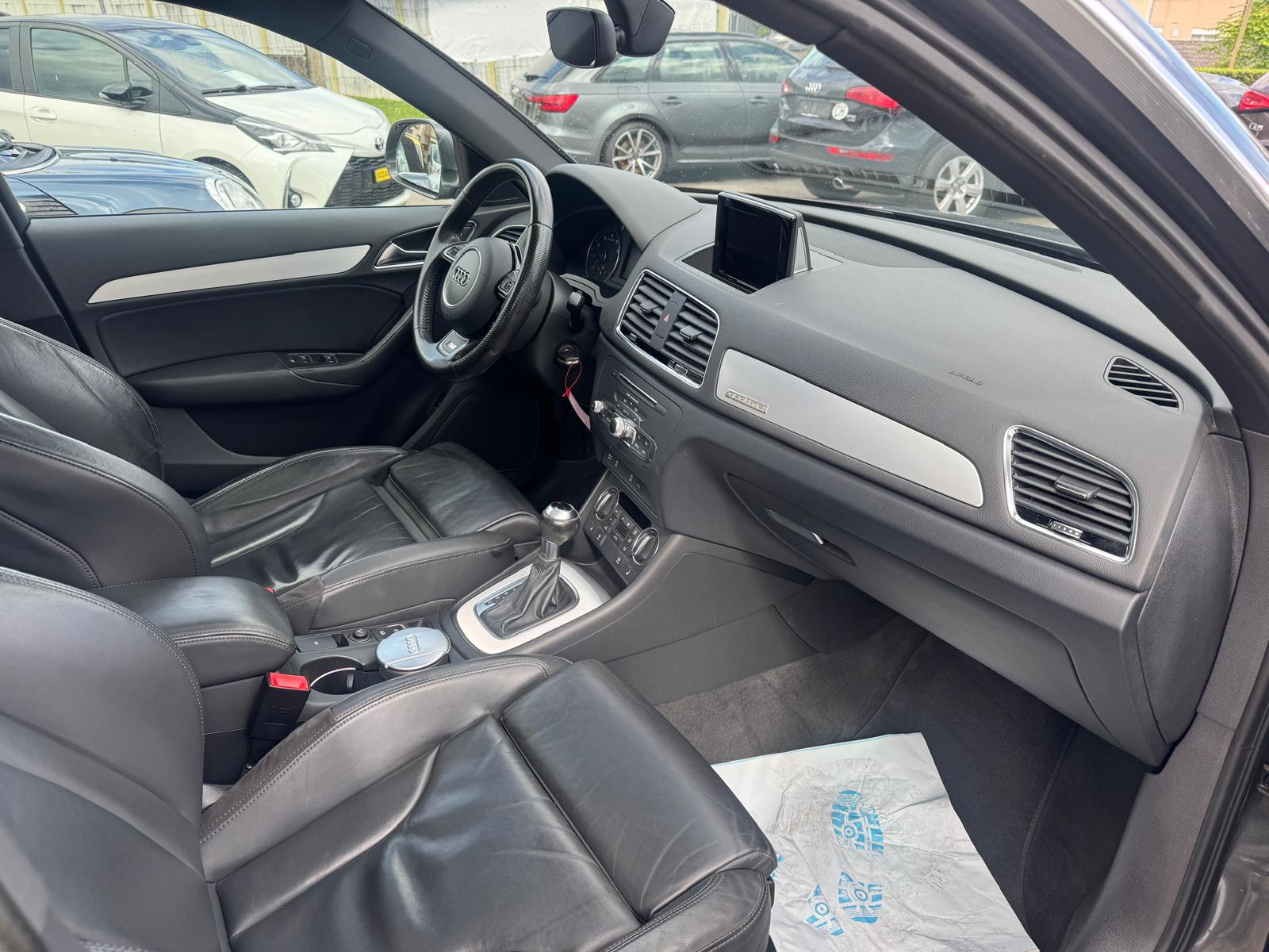 AUDI Q3 2.0 TFSI sport quattro S-tronic-image-9