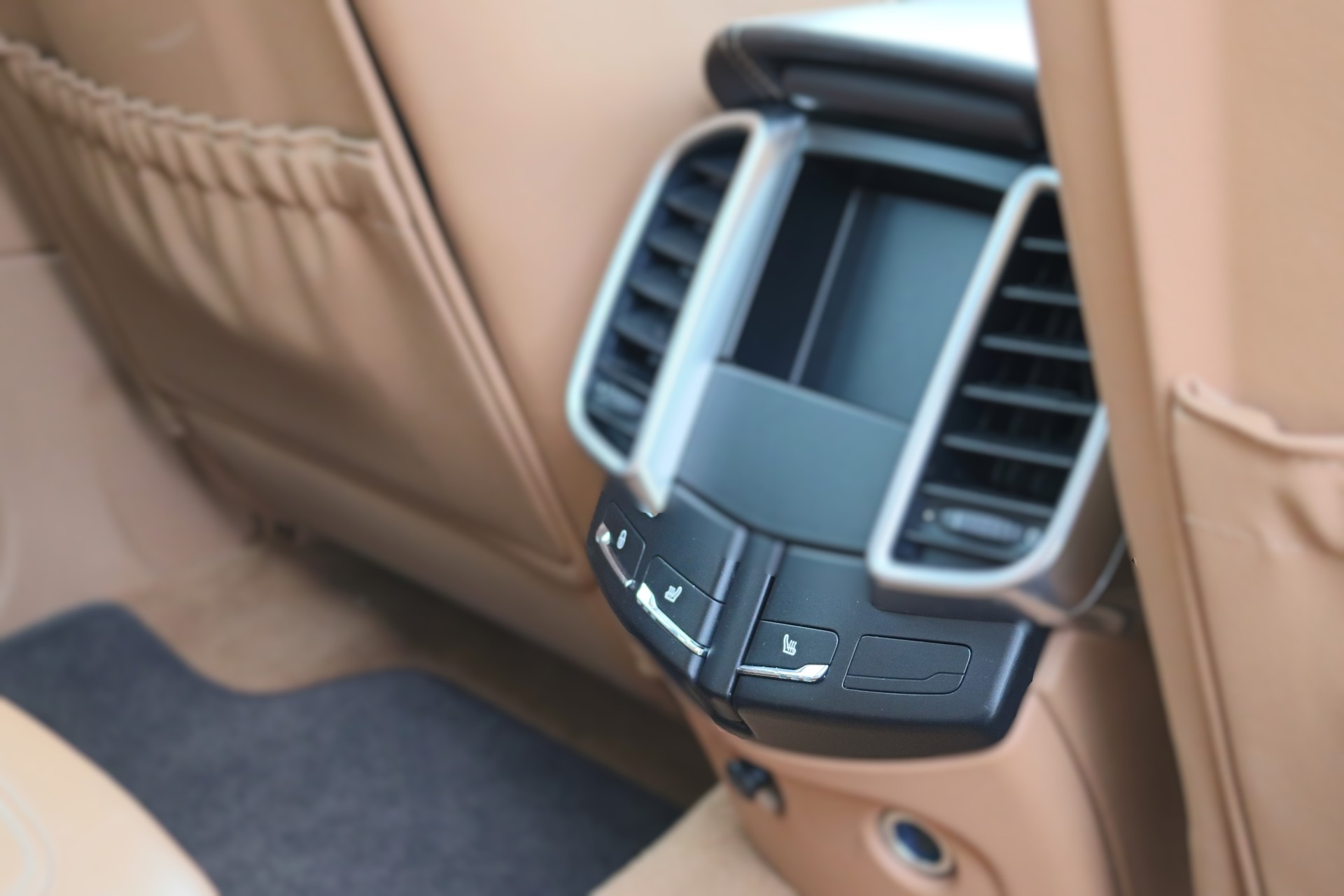 PORSCHE Cayenne S Diesel-image-14