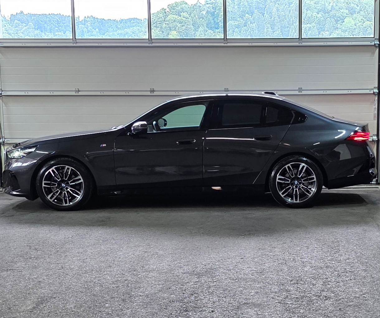 BMW 520i 48V M Sport Steptronic-showroom-element-1