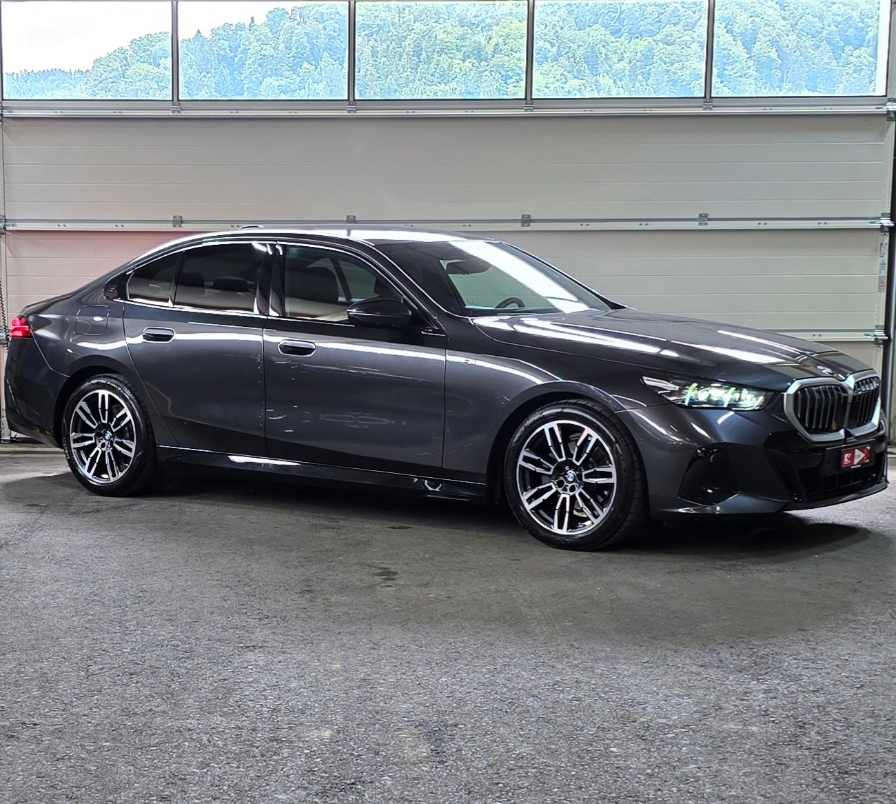 BMW 520i 48V M Sport Steptronic-image-6