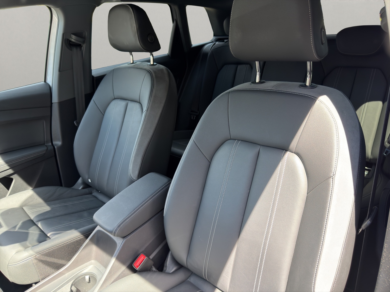 AUDI Q4 e-tron 50 quattro-image-12