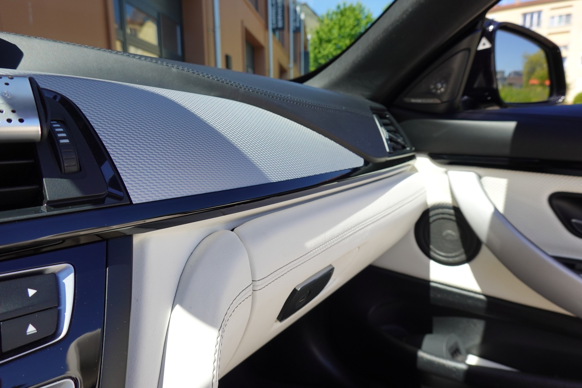BMW 440i Cabriolet xDrive M Sport Steptronic - "CH Auto * Harman Kardon * Caméra * Sièges Sport * GPS * Tempomat Adap"-image-21