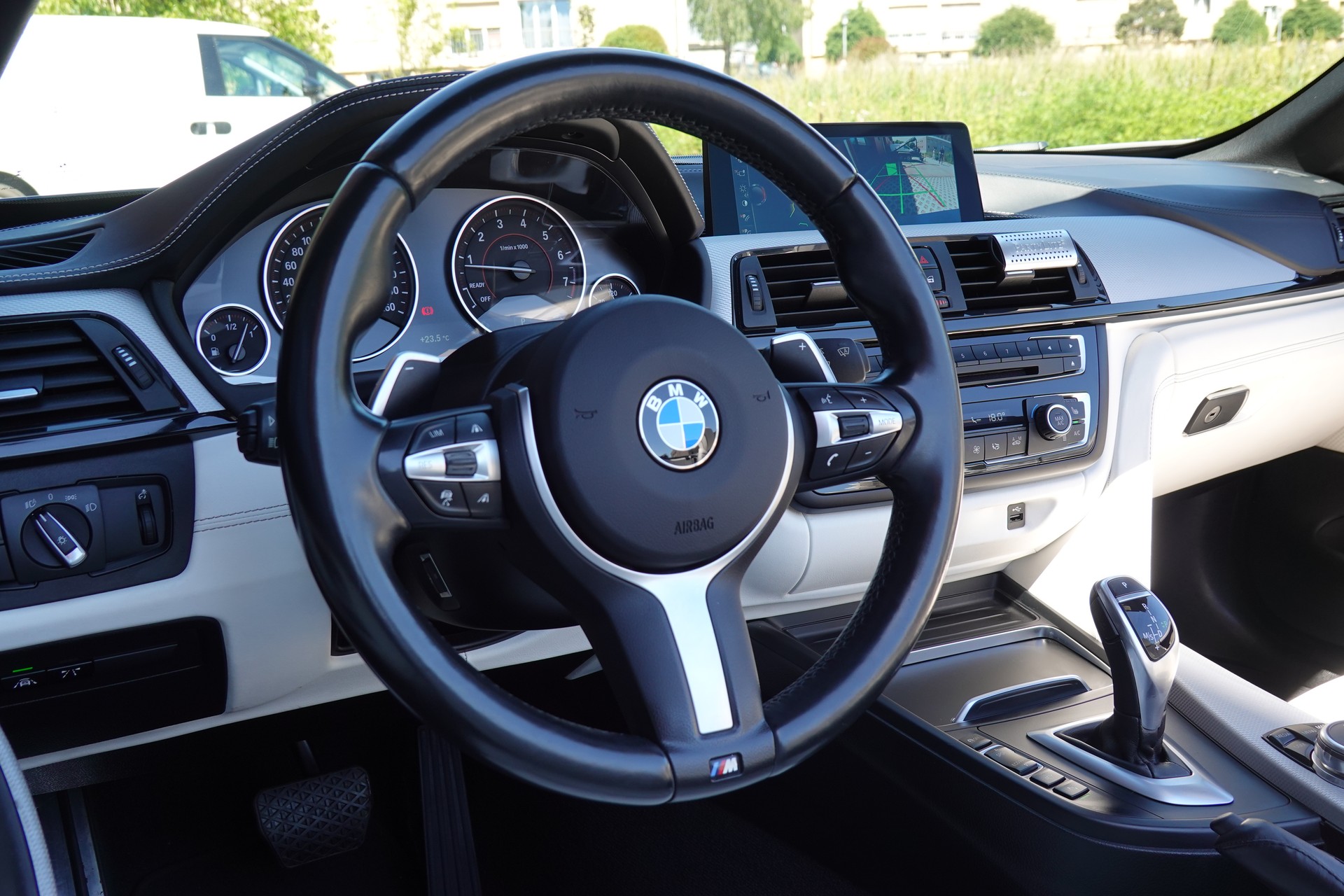 BMW 440i Cabriolet xDrive M Sport Steptronic - "CH Auto * Harman Kardon * Caméra * Sièges Sport * GPS * Tempomat Adap"-image-12