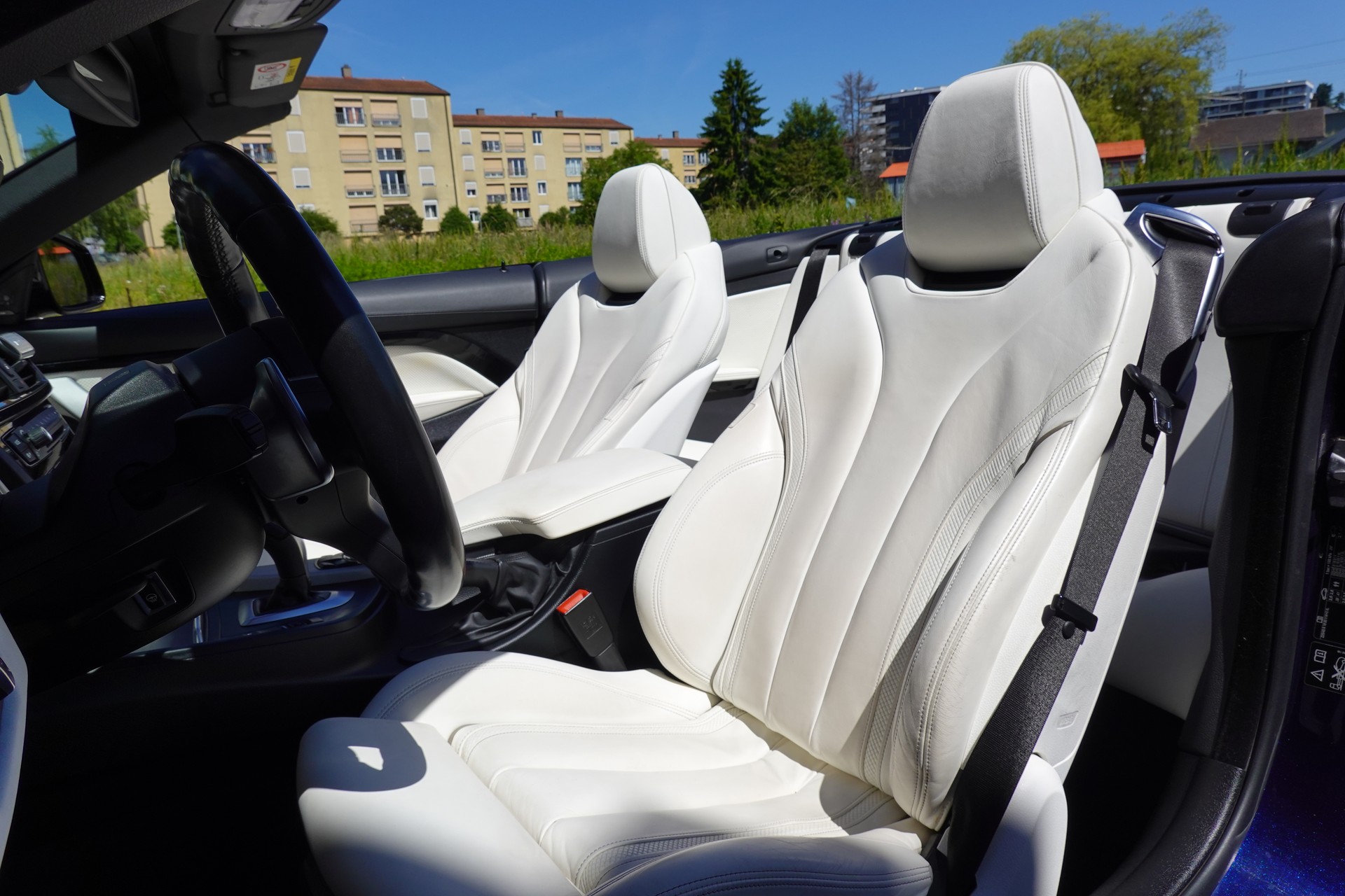 BMW 440i Cabriolet xDrive M Sport Steptronic - "CH Auto * Harman Kardon * Caméra * Sièges Sport * GPS * Tempomat Adap"-image-27