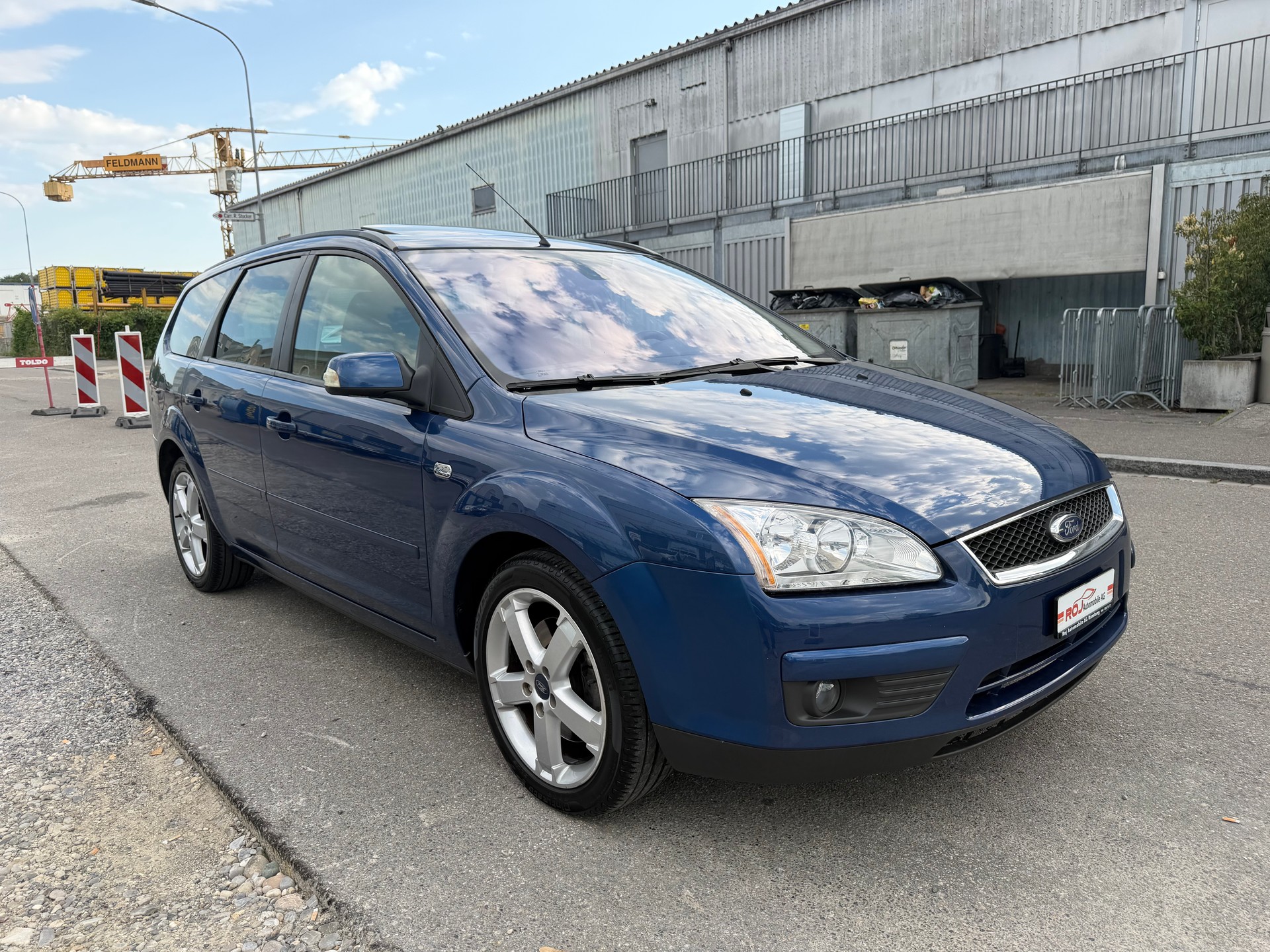 FORD Focus 2.0i Ghia-showroom-element-3