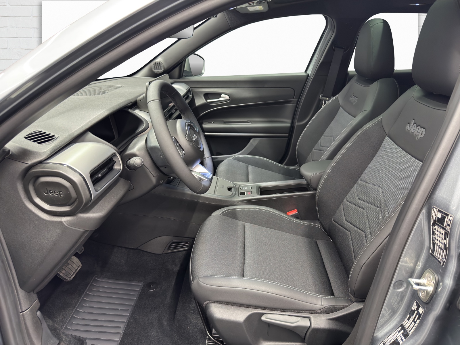 JEEP Avenger 1.2 MHEV Black Edition & Sky-image-6