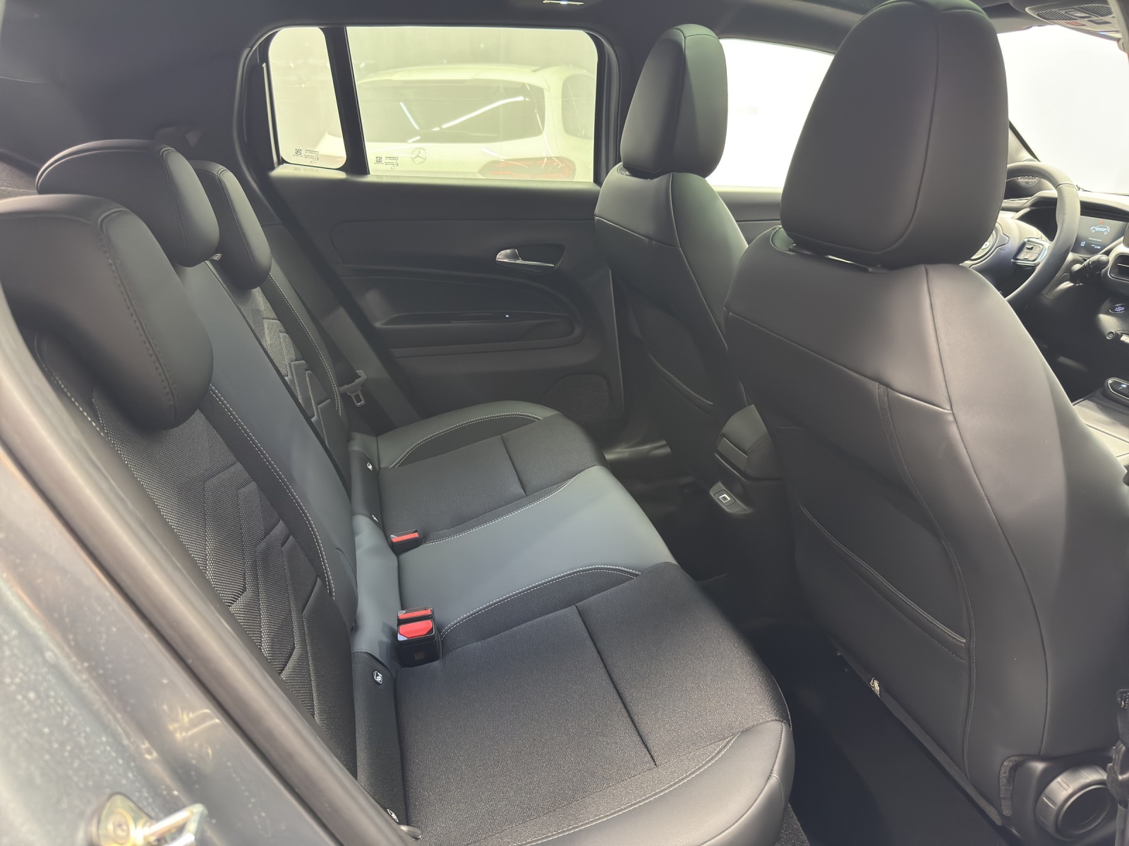 JEEP Avenger 1.2 MHEV Black Edition & Sky-image-9