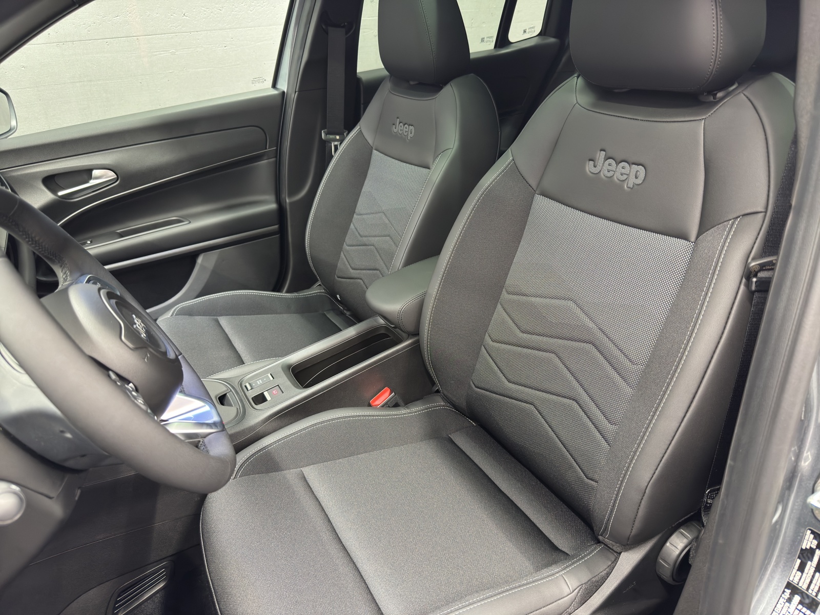 JEEP Avenger 1.2 MHEV Black Edition & Sky-image-13