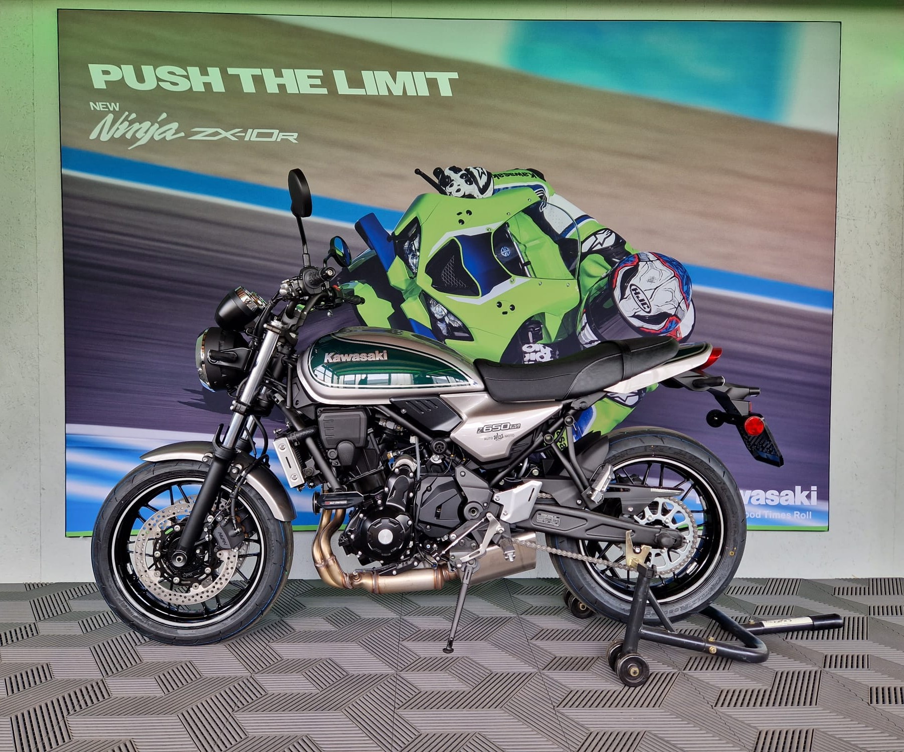KAWASAKI Z 650 RS-image-1