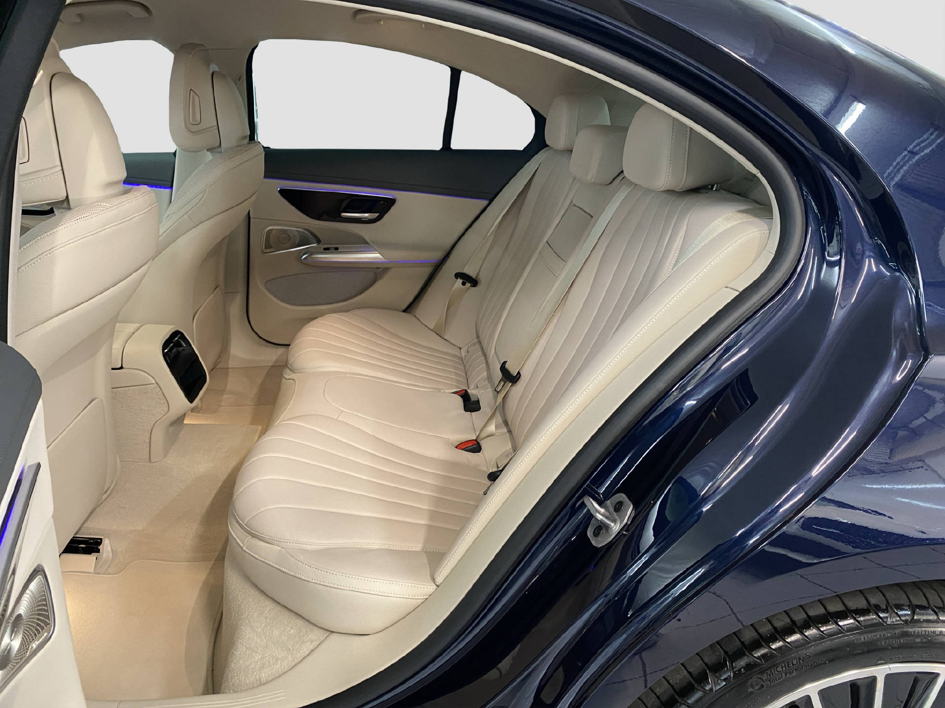 MERCEDES-BENZ E 400 e Exclusive 4MATIC-image-11