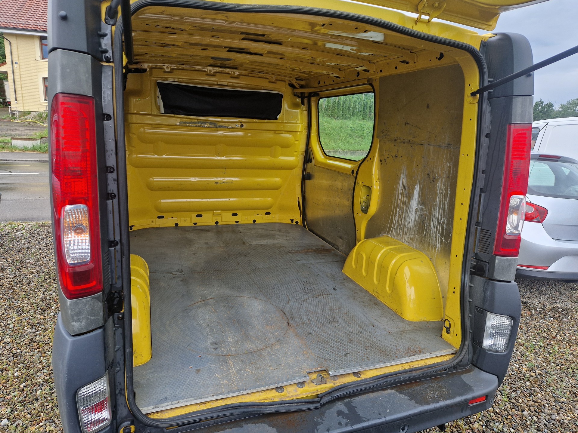 RENAULT Trafic 2.5 dCi 2.9t L1H1-image-8