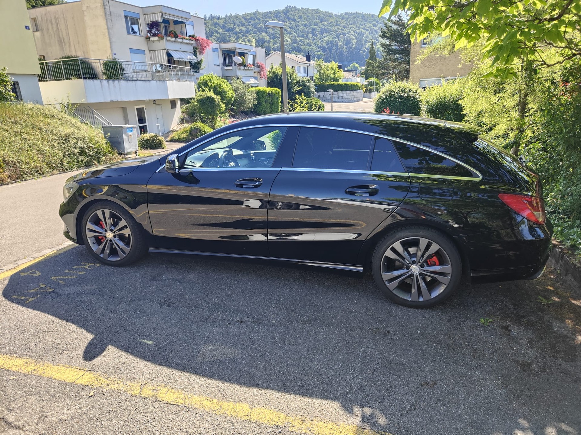 MERCEDES-BENZ CLA 180 Shooting Break-image-1