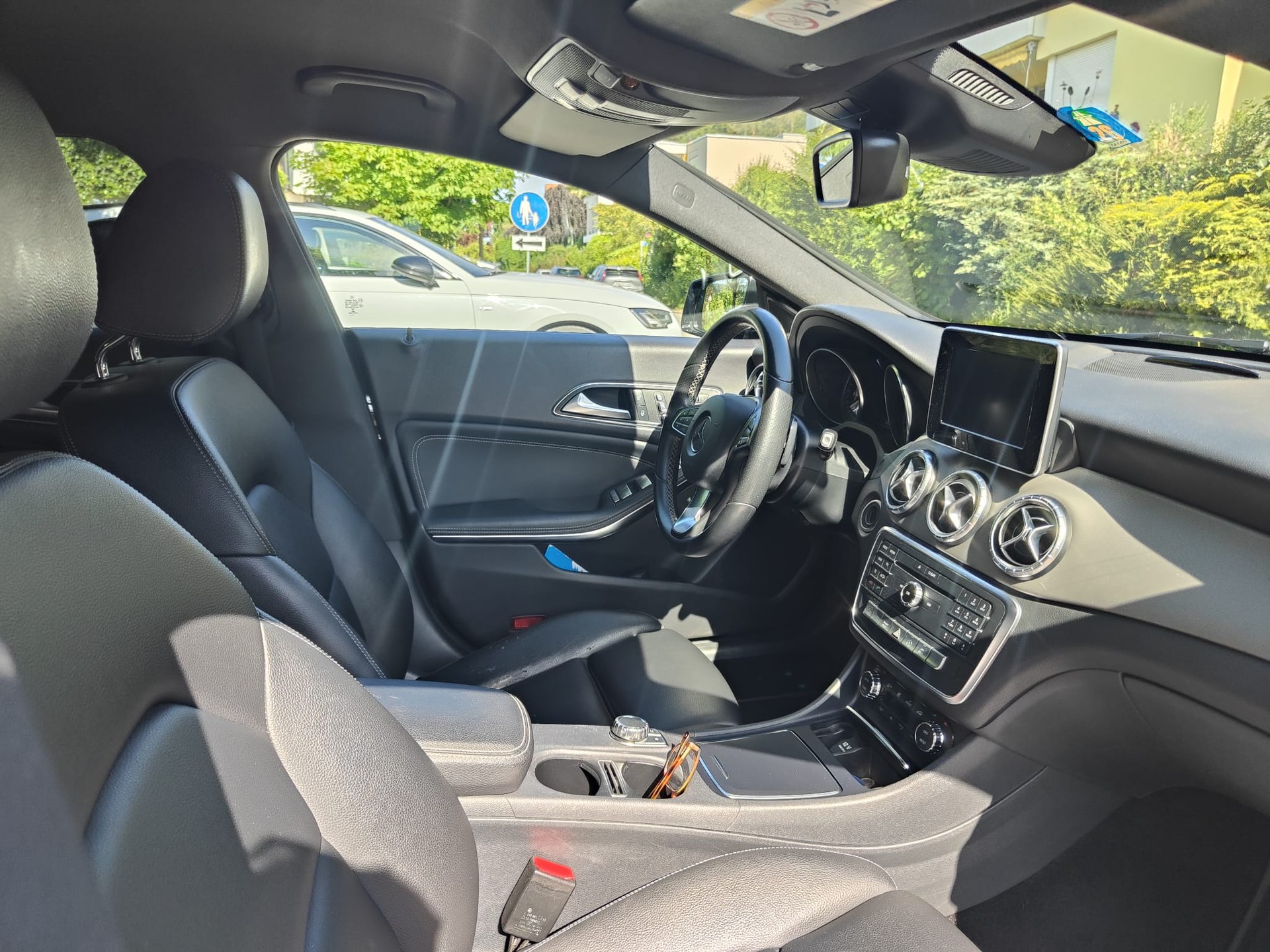 MERCEDES-BENZ CLA 180 Shooting Break-image-3
