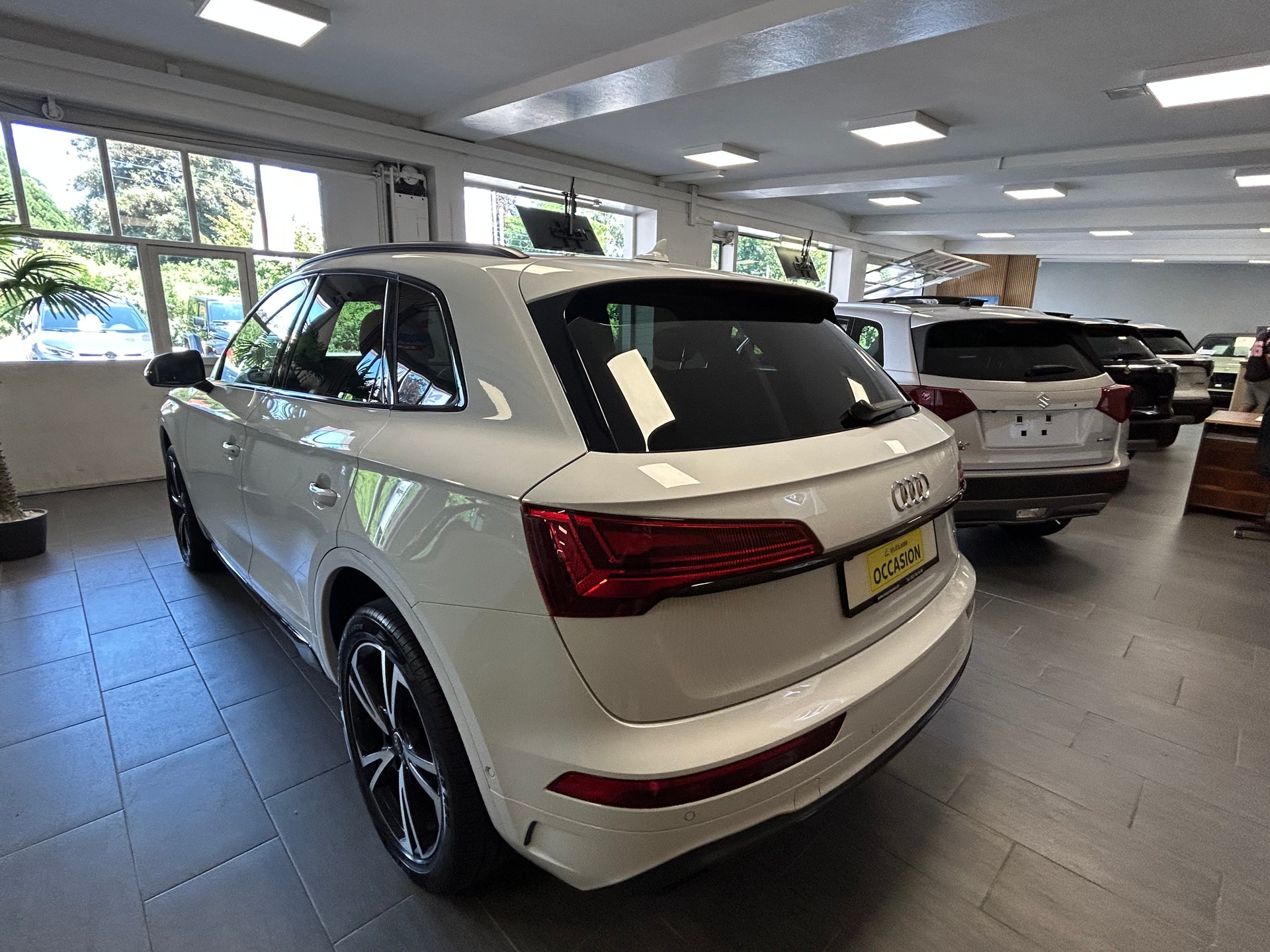 AUDI Q5 2.0 40 TDI S-Line quattro S-Tronic-image-4