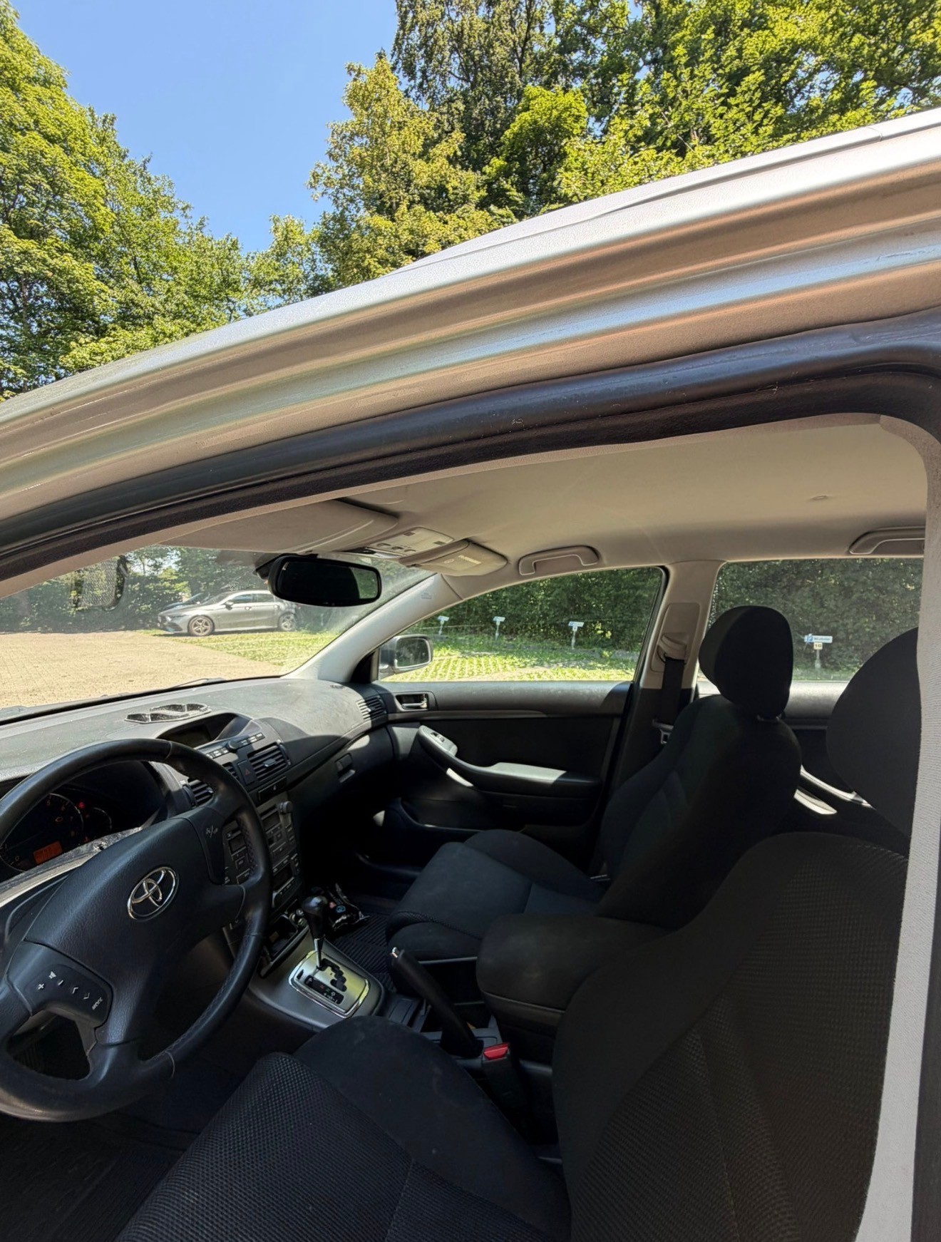 TOYOTA Avensis 2.0 D4 VVT-i Linea Sol Sportswagon-image-1