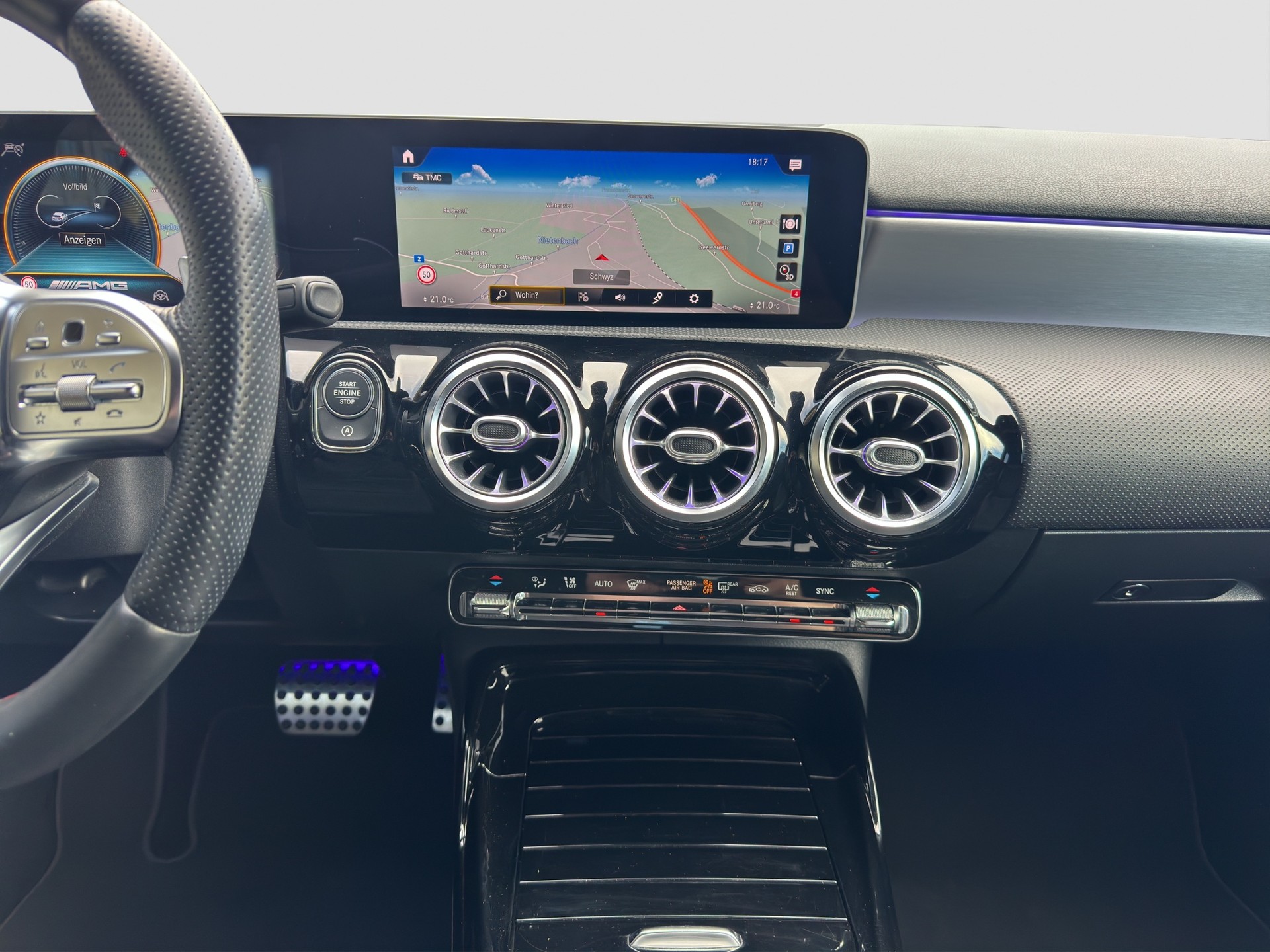 MERCEDES-BENZ A 35 AMG 4Matic Speedshift-image-4