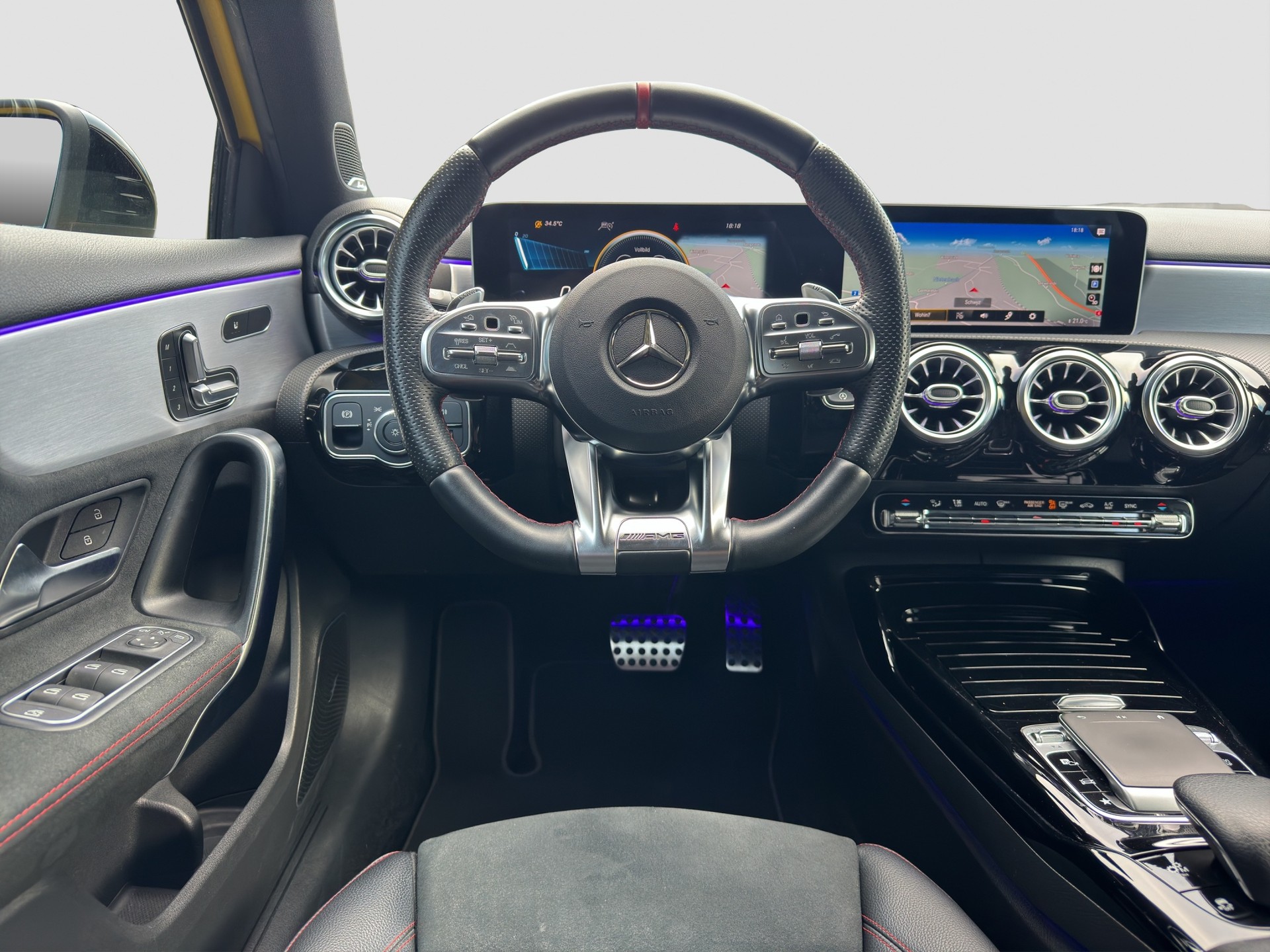 MERCEDES-BENZ A 35 AMG 4Matic Speedshift-image-7
