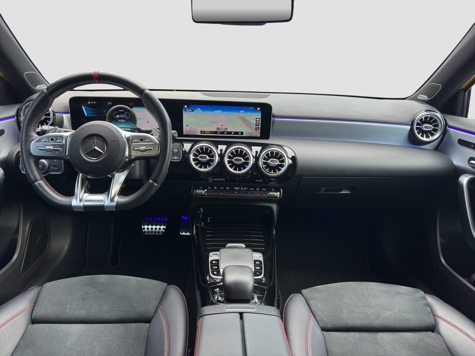 MERCEDES-BENZ A 35 AMG 4Matic Speedshift-image-3