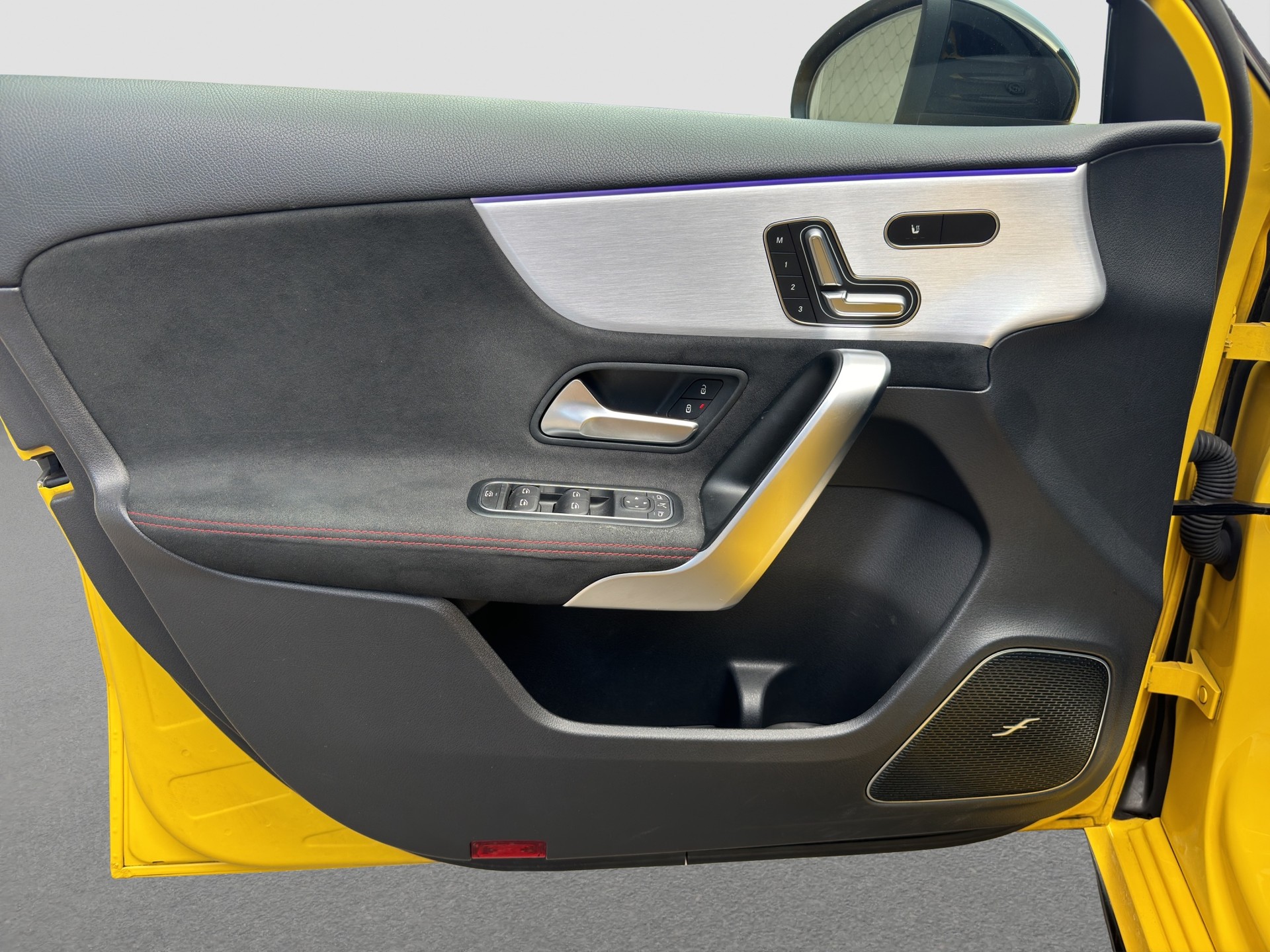 MERCEDES-BENZ A 35 AMG 4Matic Speedshift-image-10
