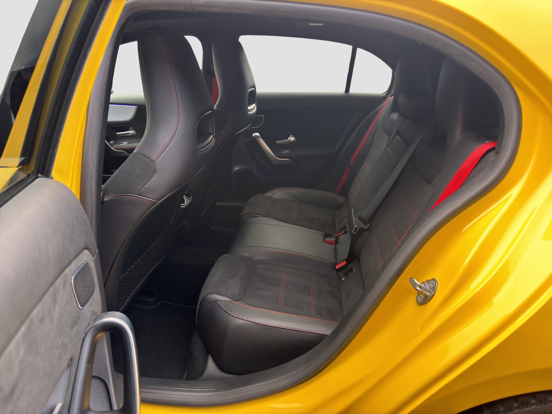 MERCEDES-BENZ A 35 AMG 4Matic Speedshift-image-11