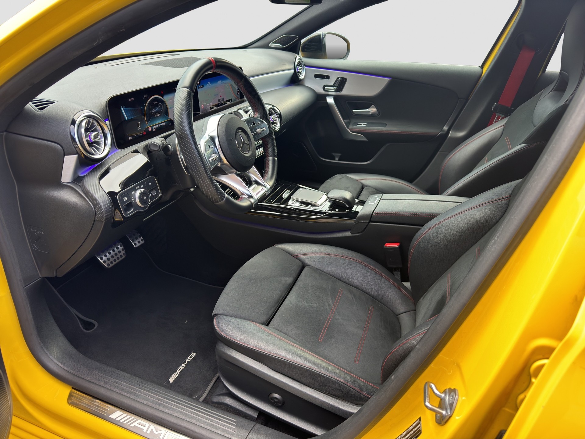 MERCEDES-BENZ A 35 AMG 4Matic Speedshift-image-9