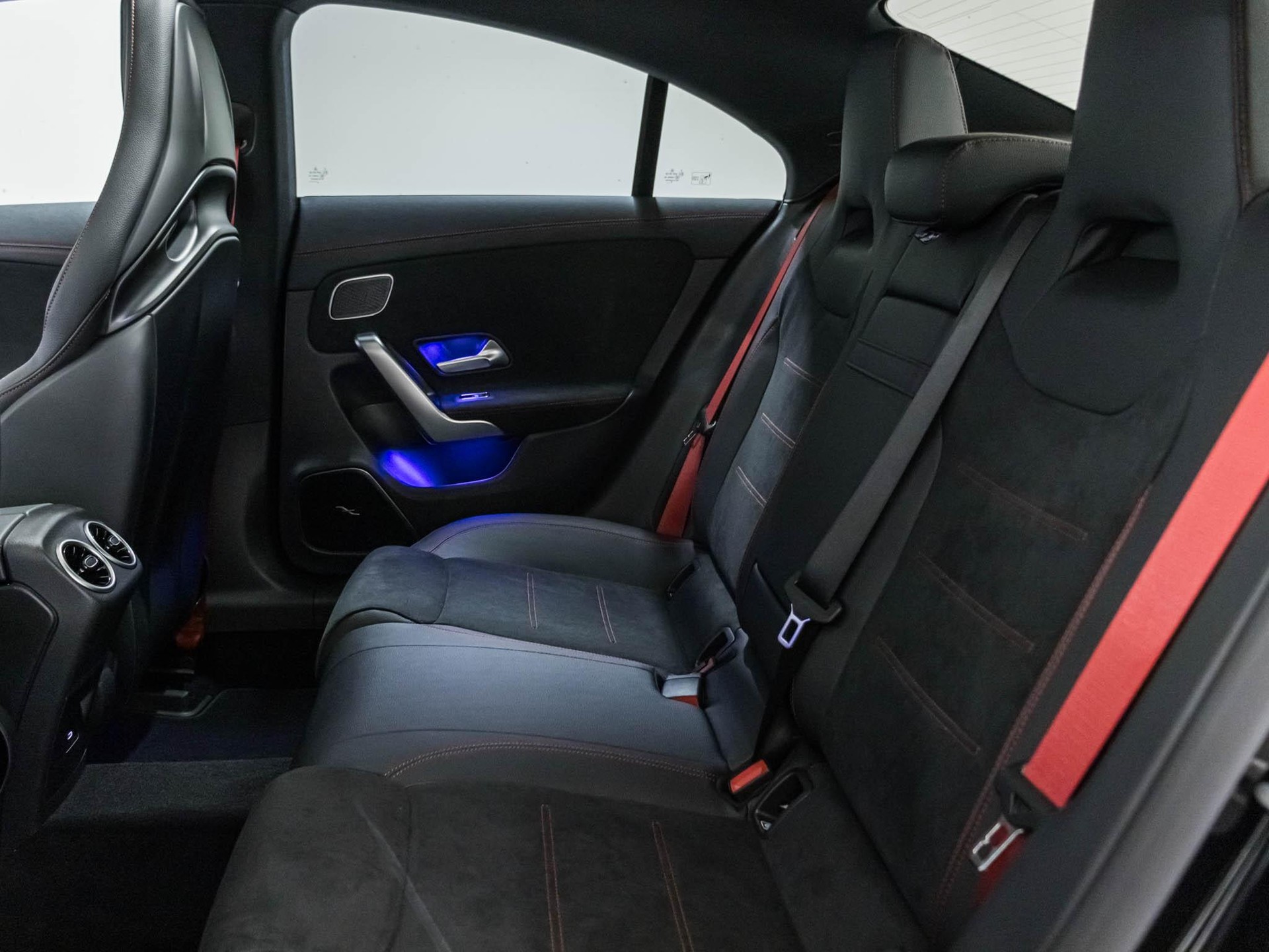 MERCEDES-BENZ CLA 35 AMG 4MATIC Coupé-image-7