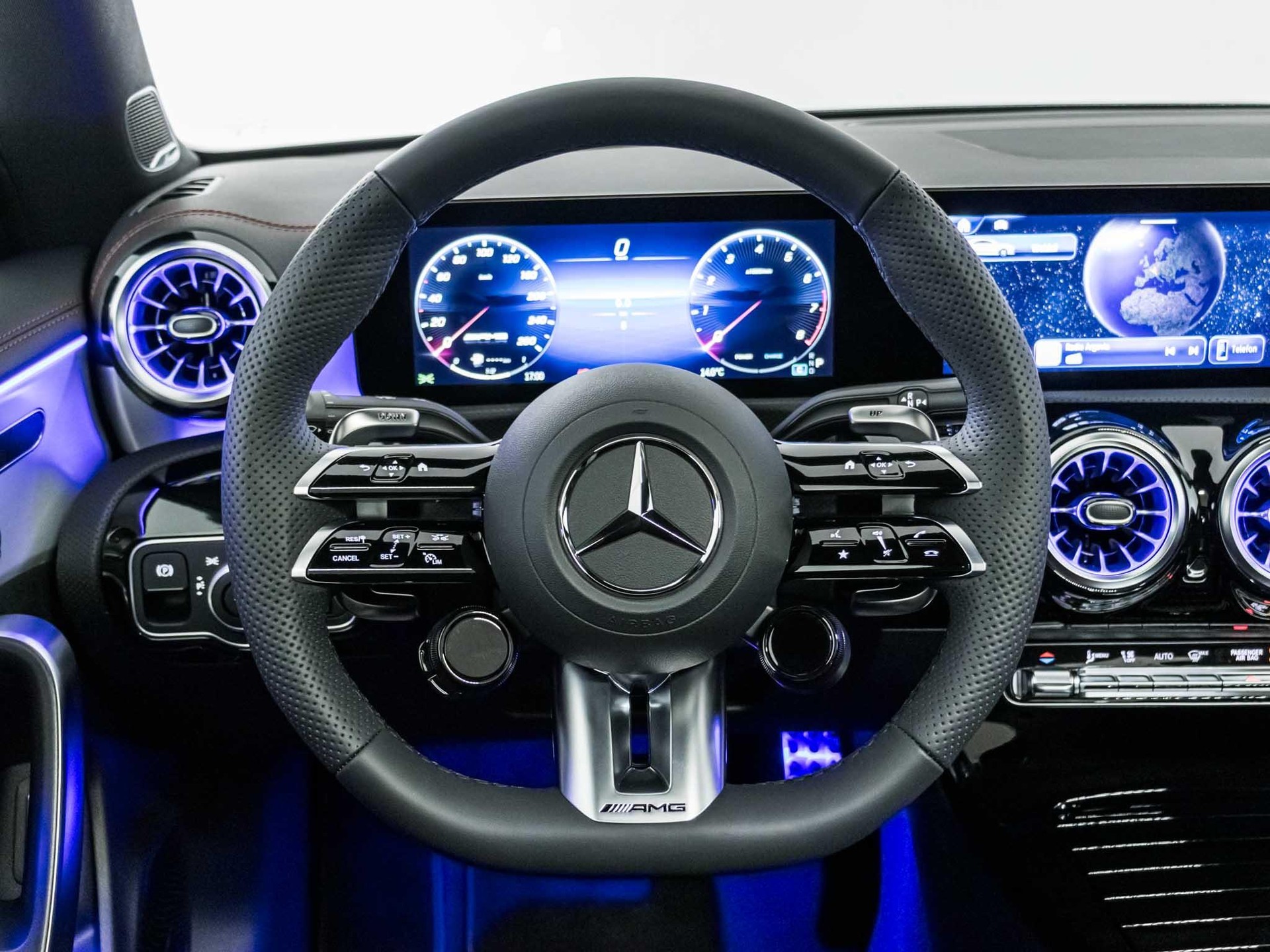 MERCEDES-BENZ CLA 35 AMG 4MATIC Coupé-image-10