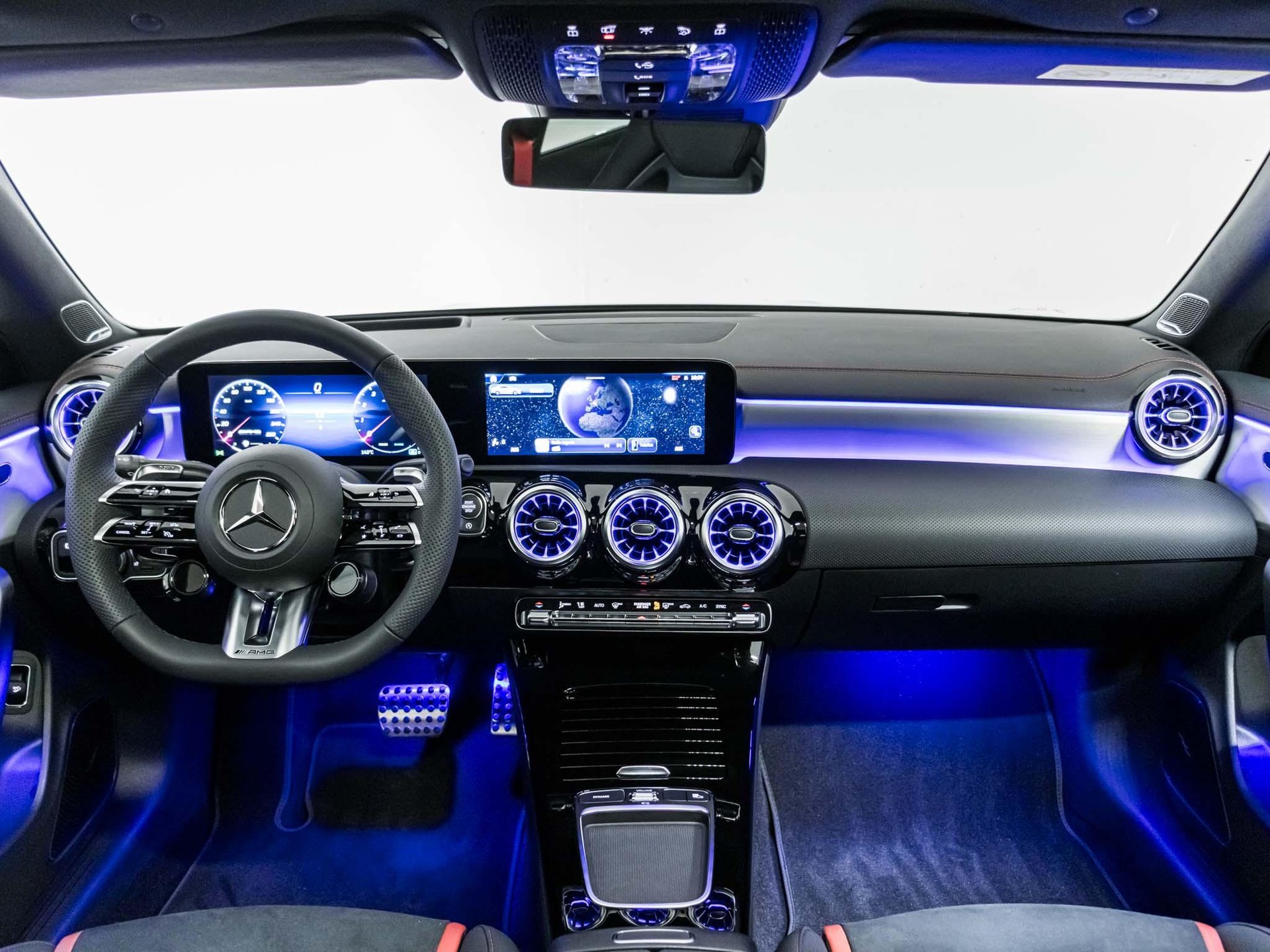 MERCEDES-BENZ CLA 35 AMG 4MATIC Coupé-image-11
