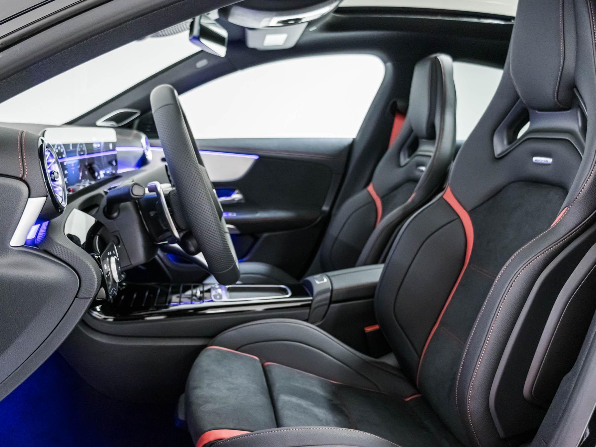 MERCEDES-BENZ CLA 35 AMG 4MATIC Coupé-image-6