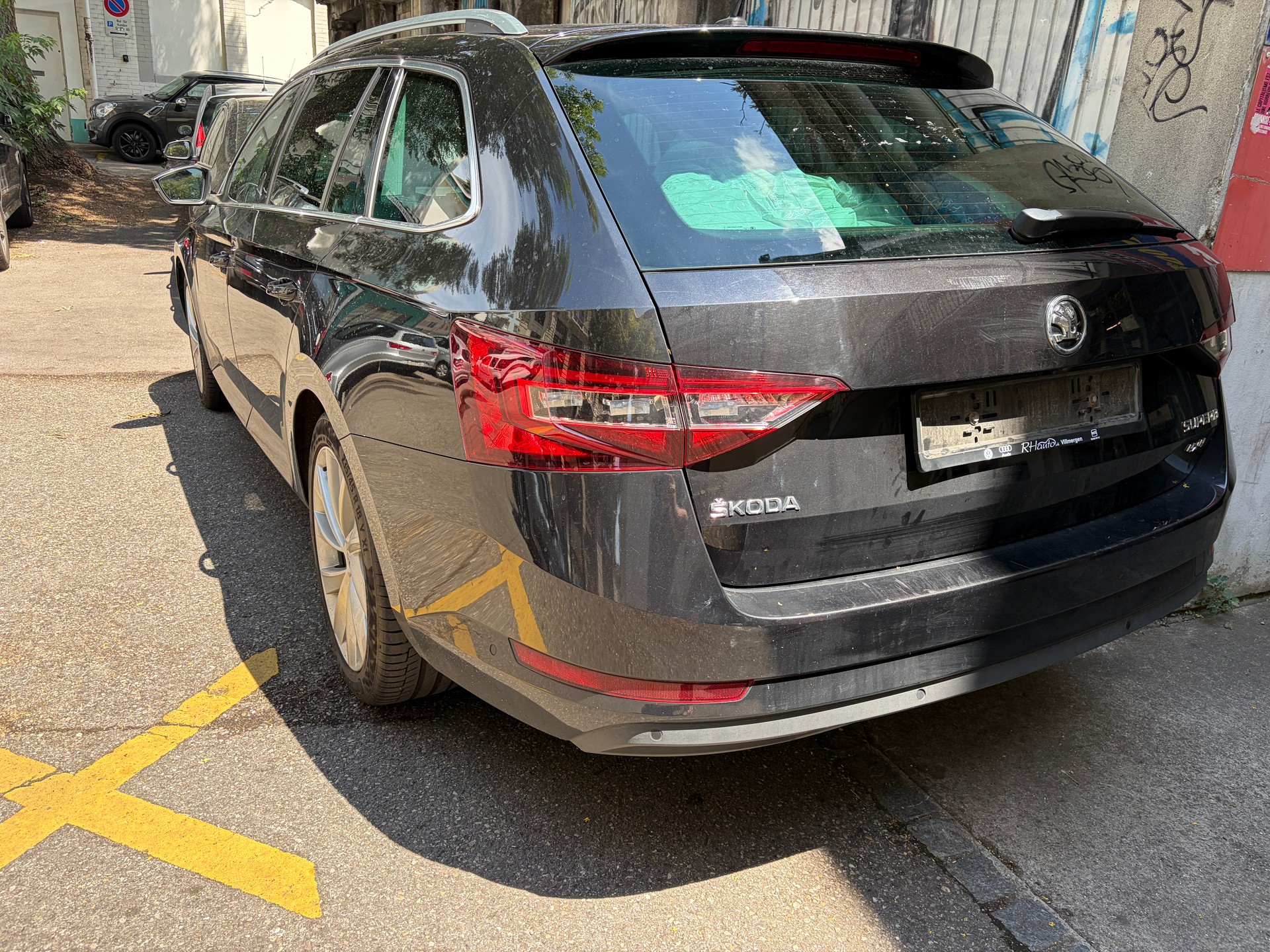 SKODA Superb Combi 2.0 TDi Sport Line 4x4 DSG-image-4