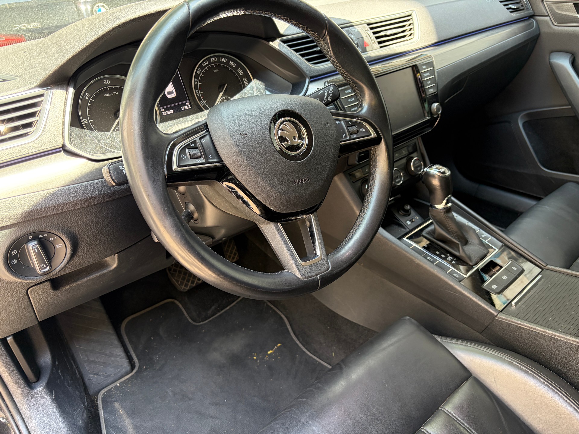 SKODA Superb Combi 2.0 TDi Sport Line 4x4 DSG-image-1