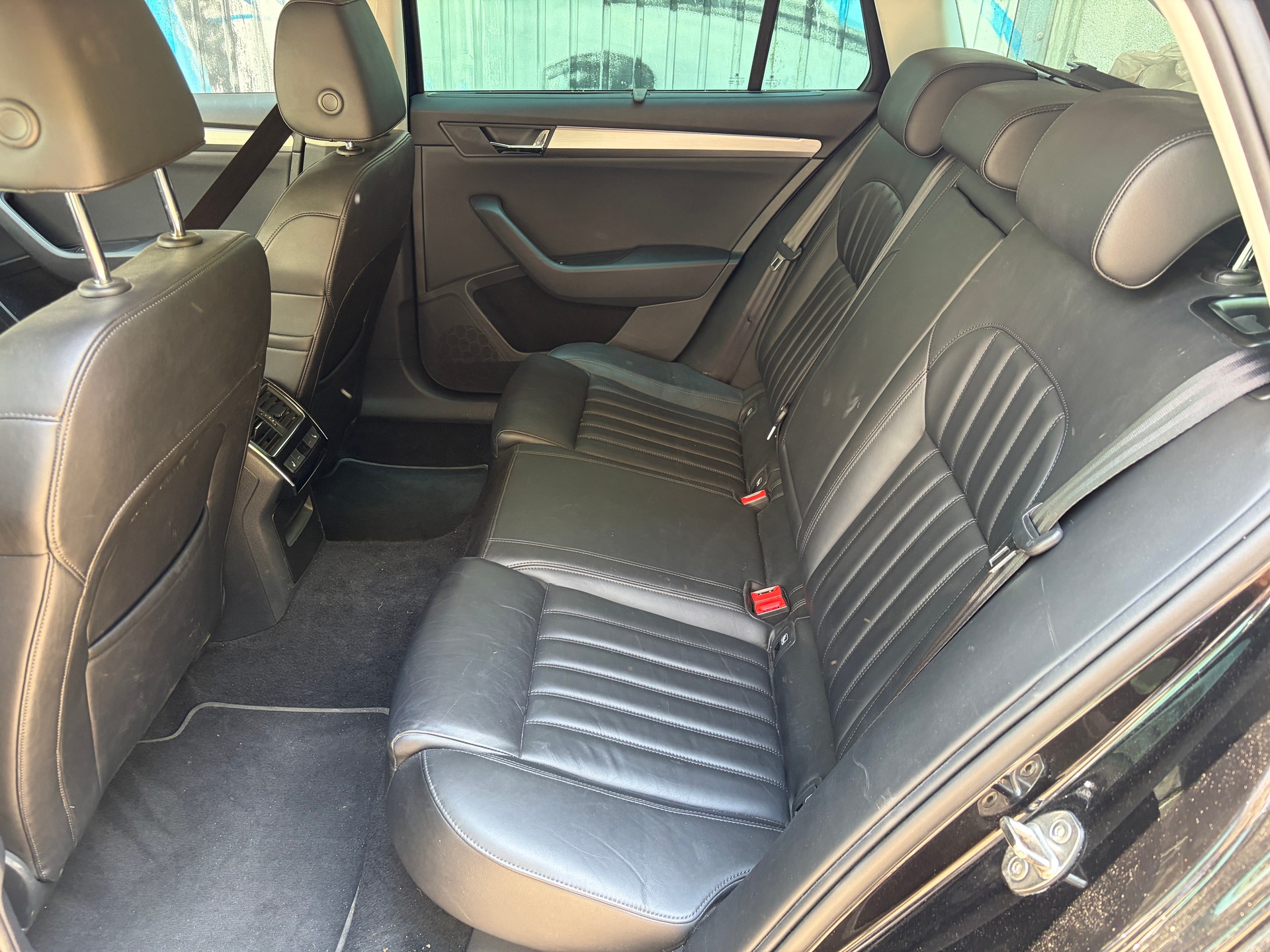SKODA Superb Combi 2.0 TDi Sport Line 4x4 DSG-image-3