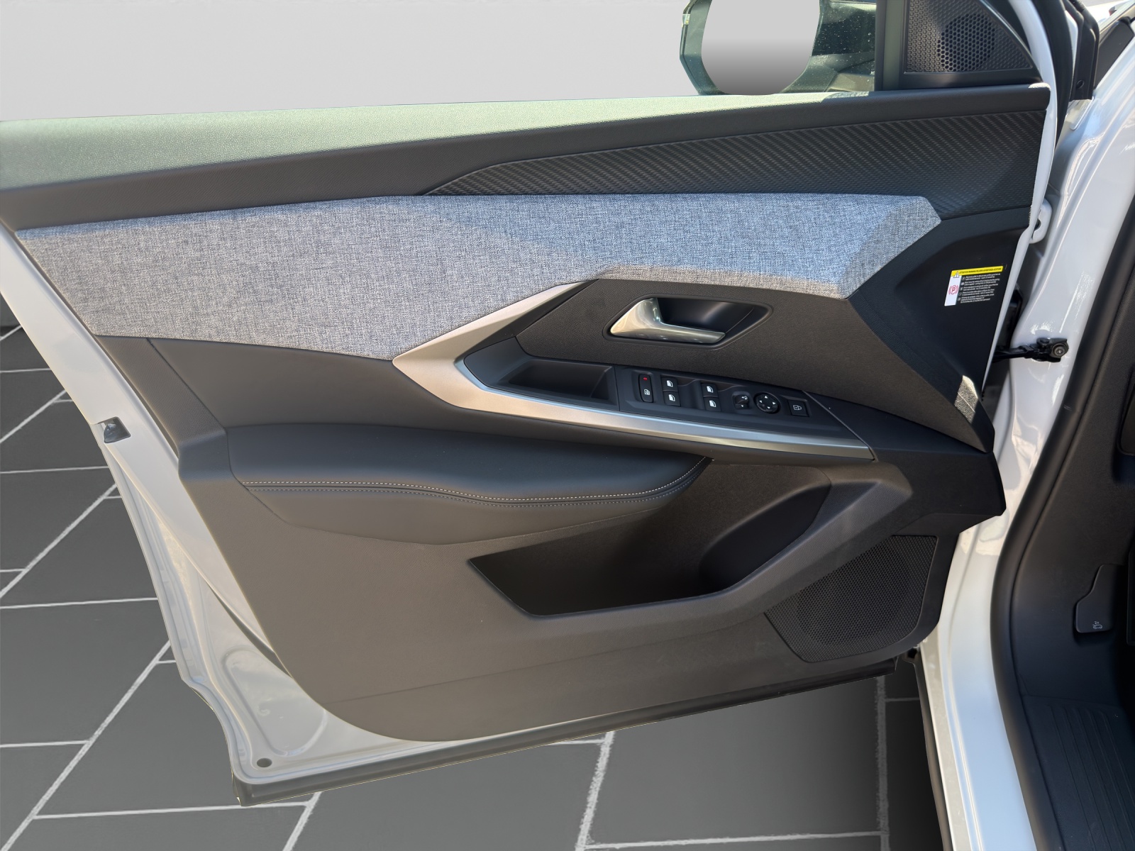 PEUGEOT 5008 NEW 97kWh Long Range Allure-image-13