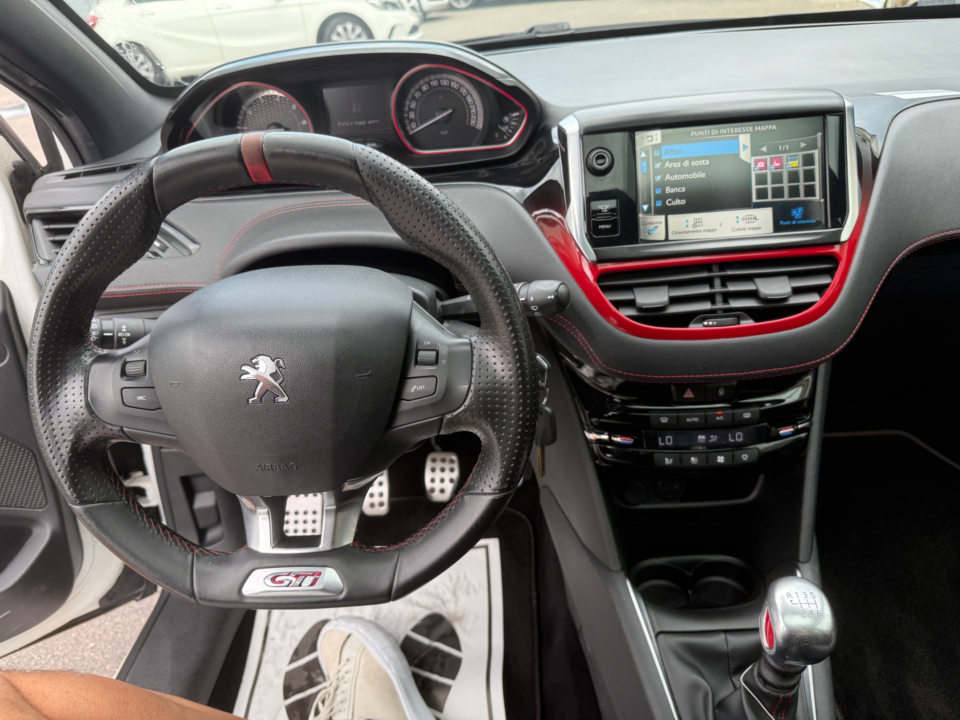PEUGEOT 208 1.6 Turbo GTi-image-10