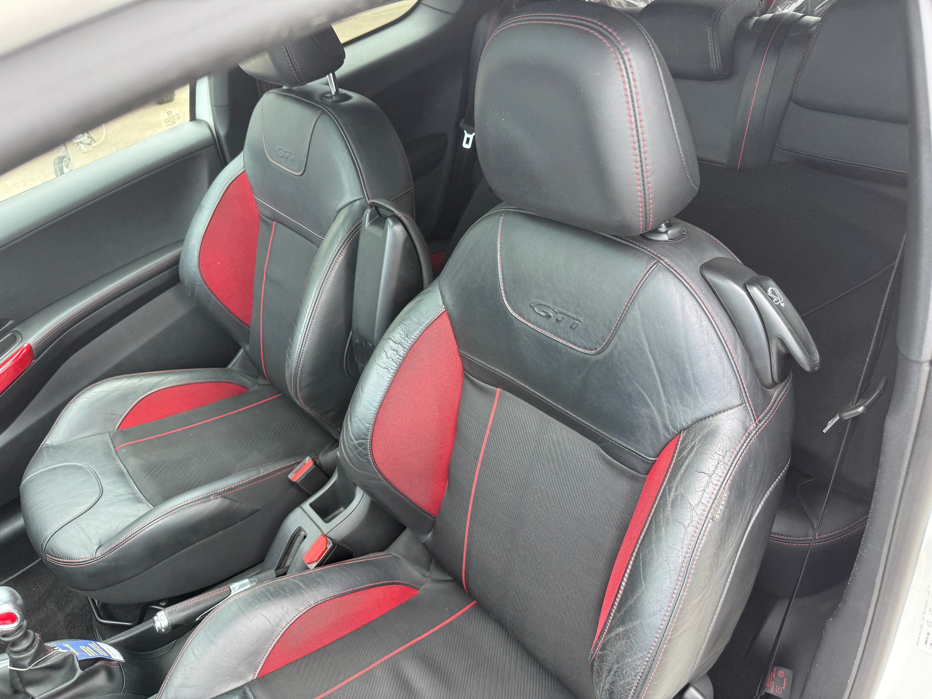 PEUGEOT 208 1.6 Turbo GTi-image-9