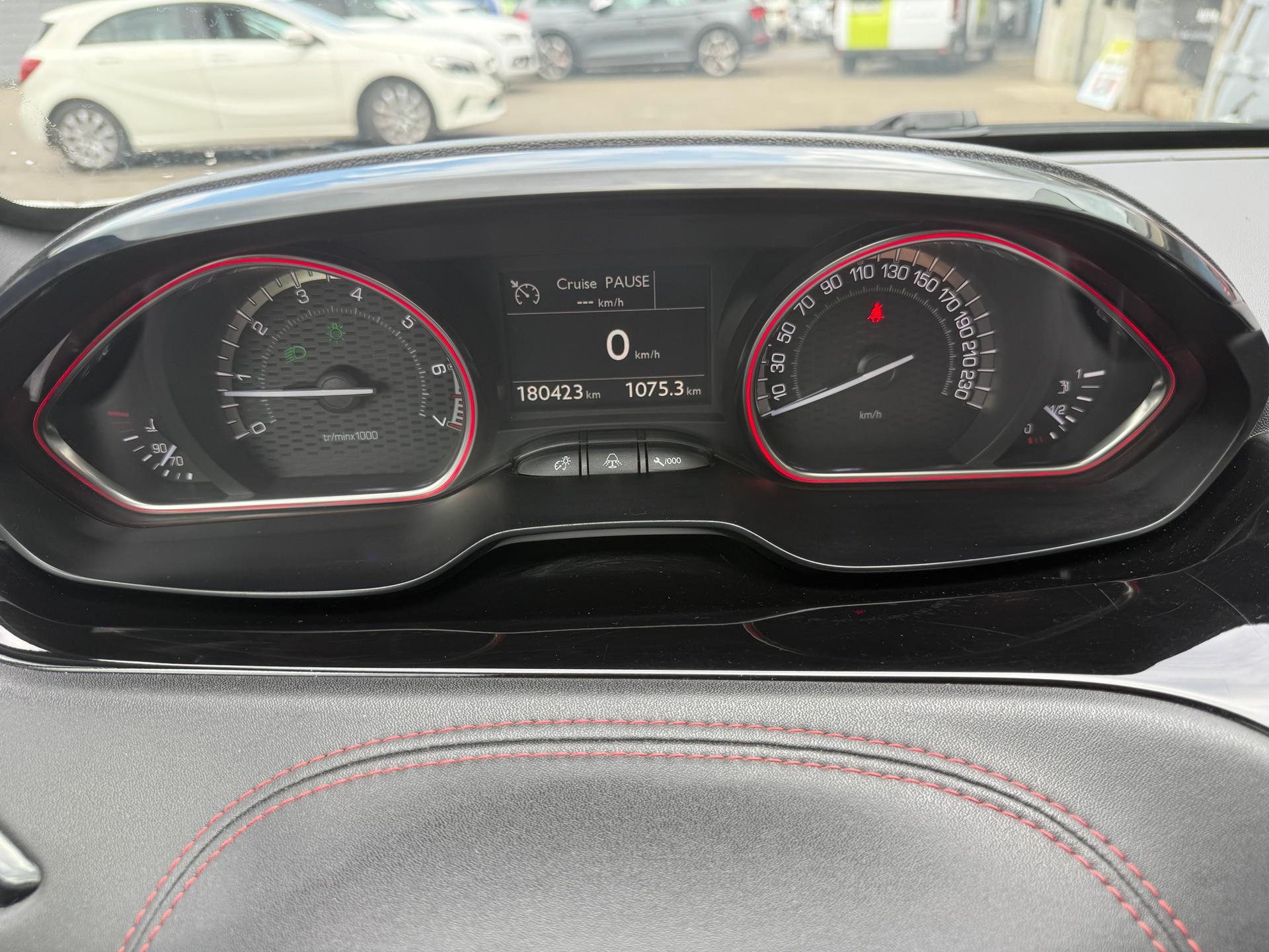 PEUGEOT 208 1.6 Turbo GTi-image-11