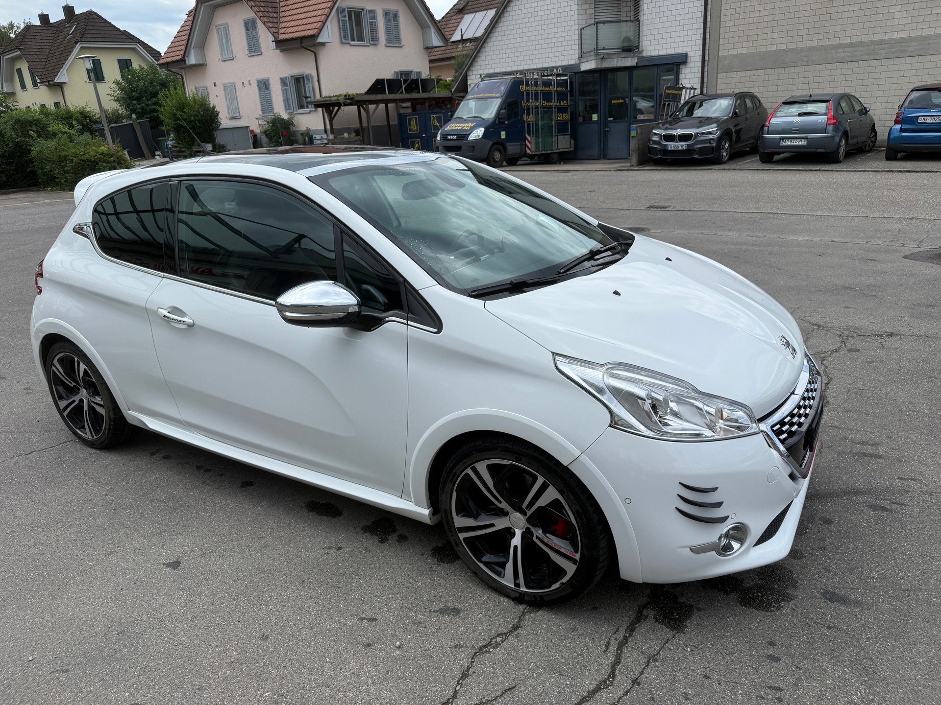 PEUGEOT 208 1.6 Turbo GTi-image-0