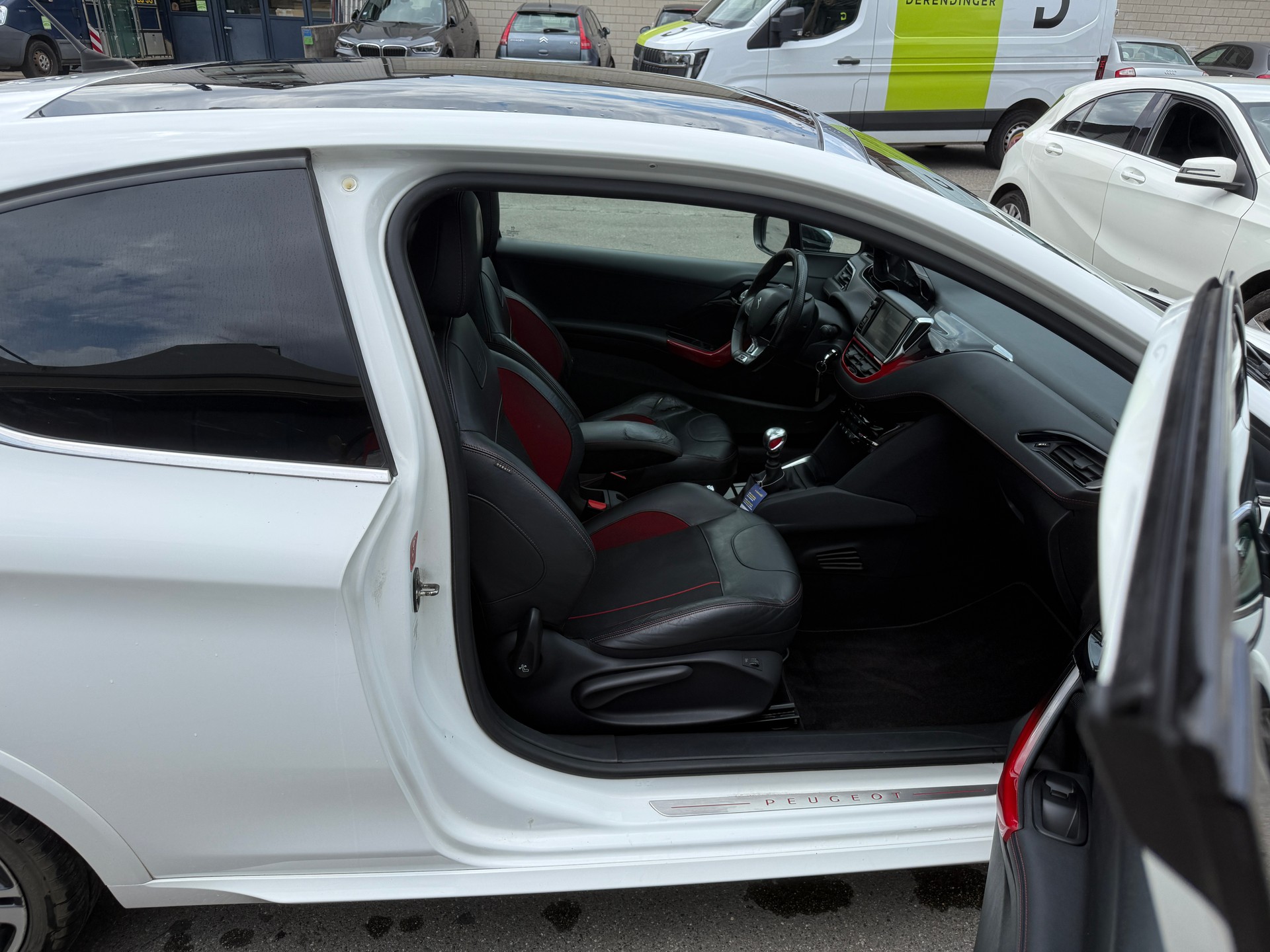 PEUGEOT 208 1.6 Turbo GTi-image-8