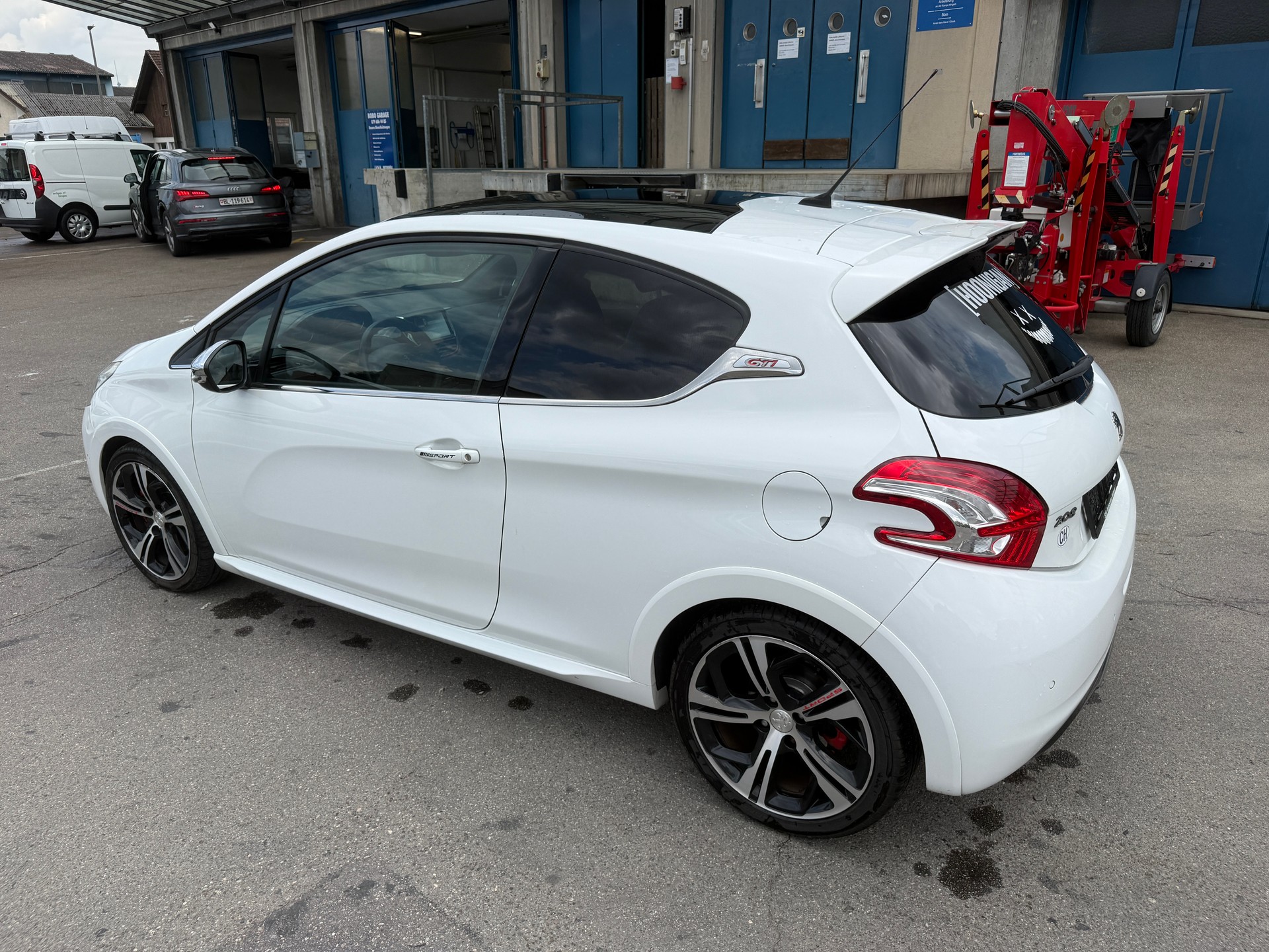 PEUGEOT 208 1.6 Turbo GTi-image-3