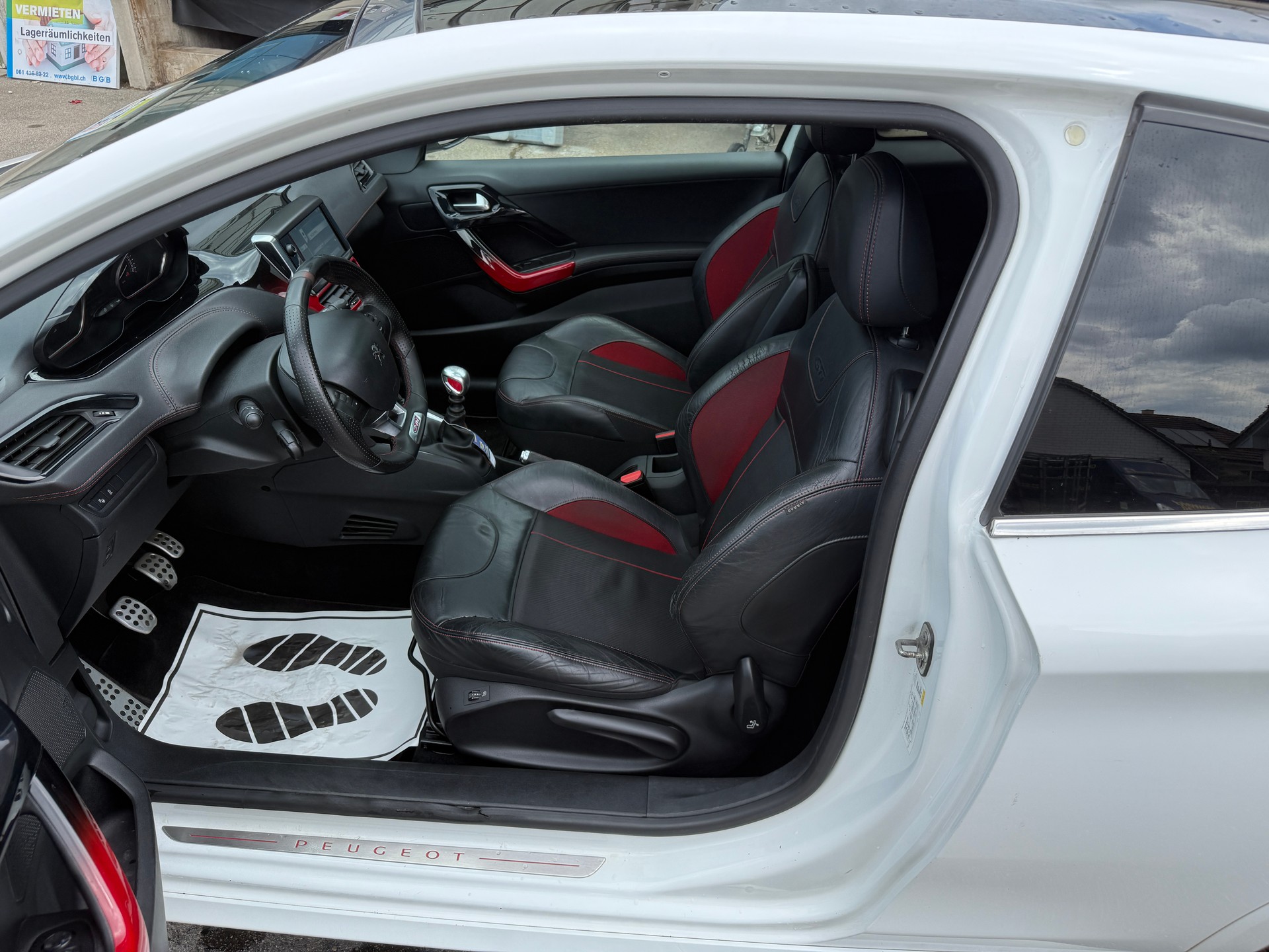 PEUGEOT 208 1.6 Turbo GTi-image-7