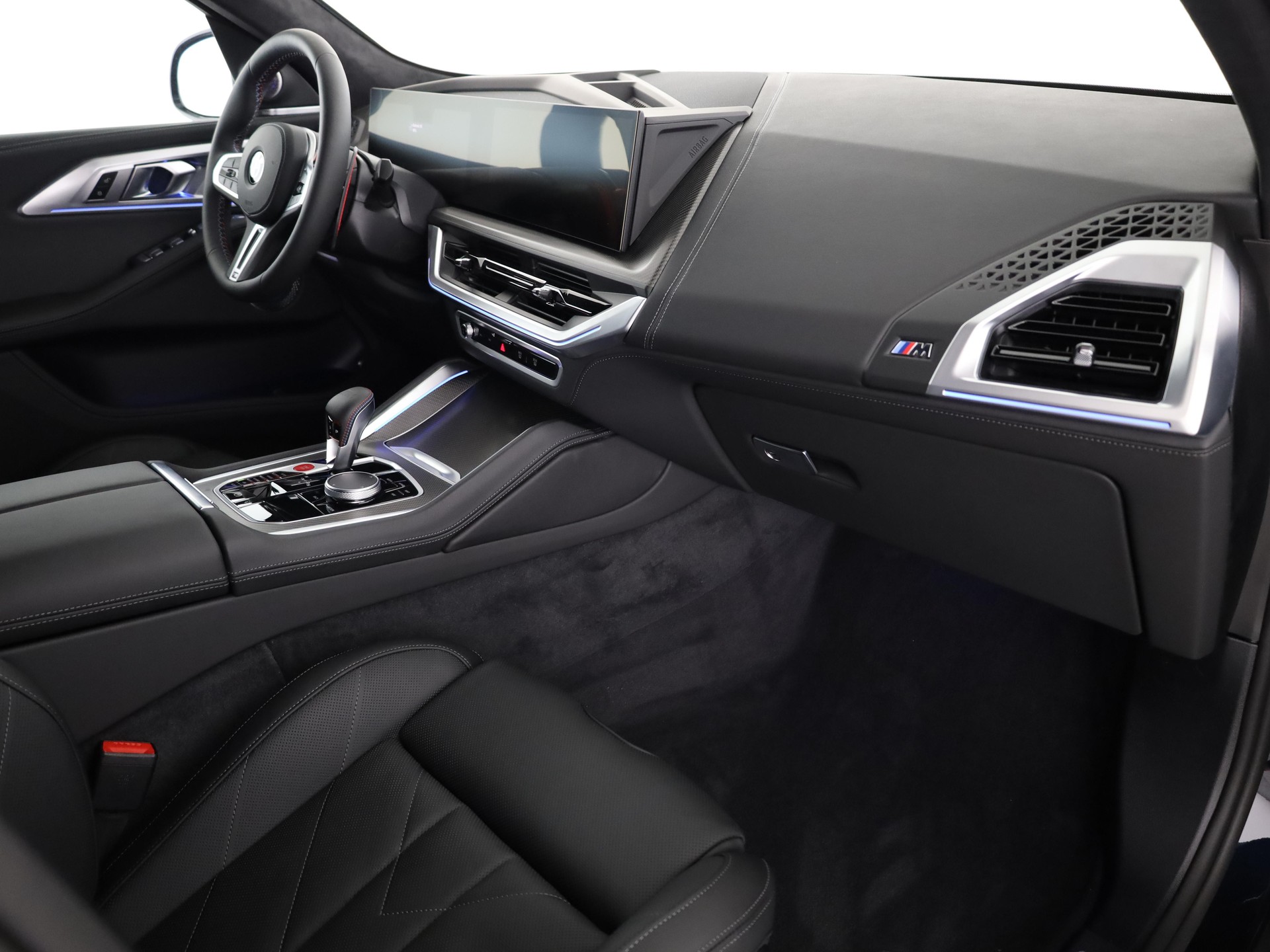 BMW XM 50e Plug-in Hybrid-image-13