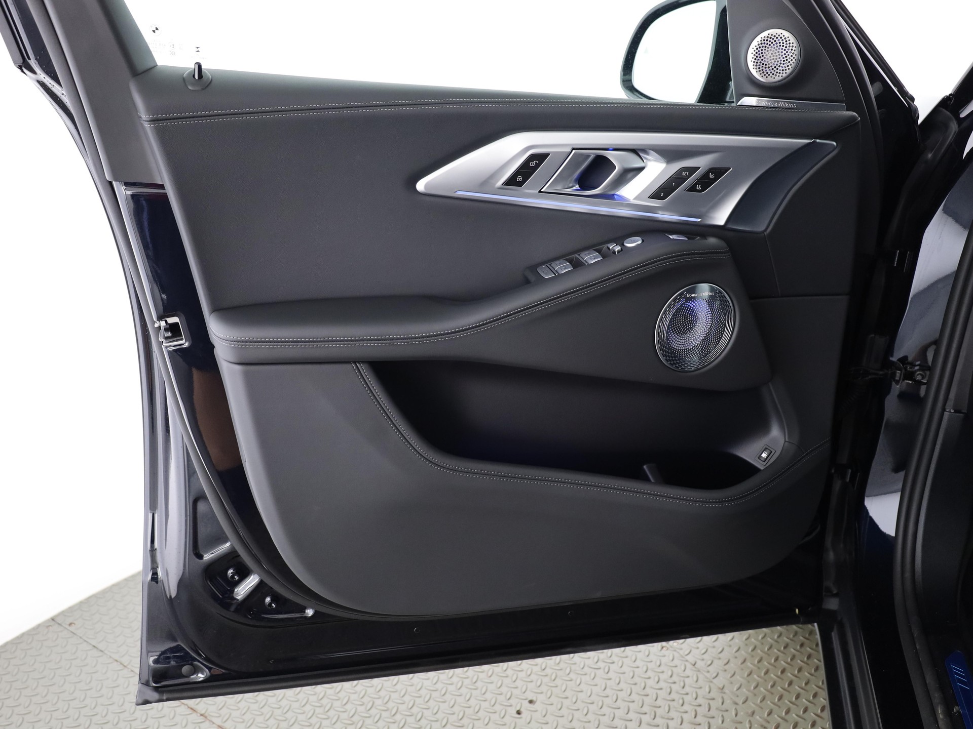 BMW XM 50e Plug-in Hybrid-image-10