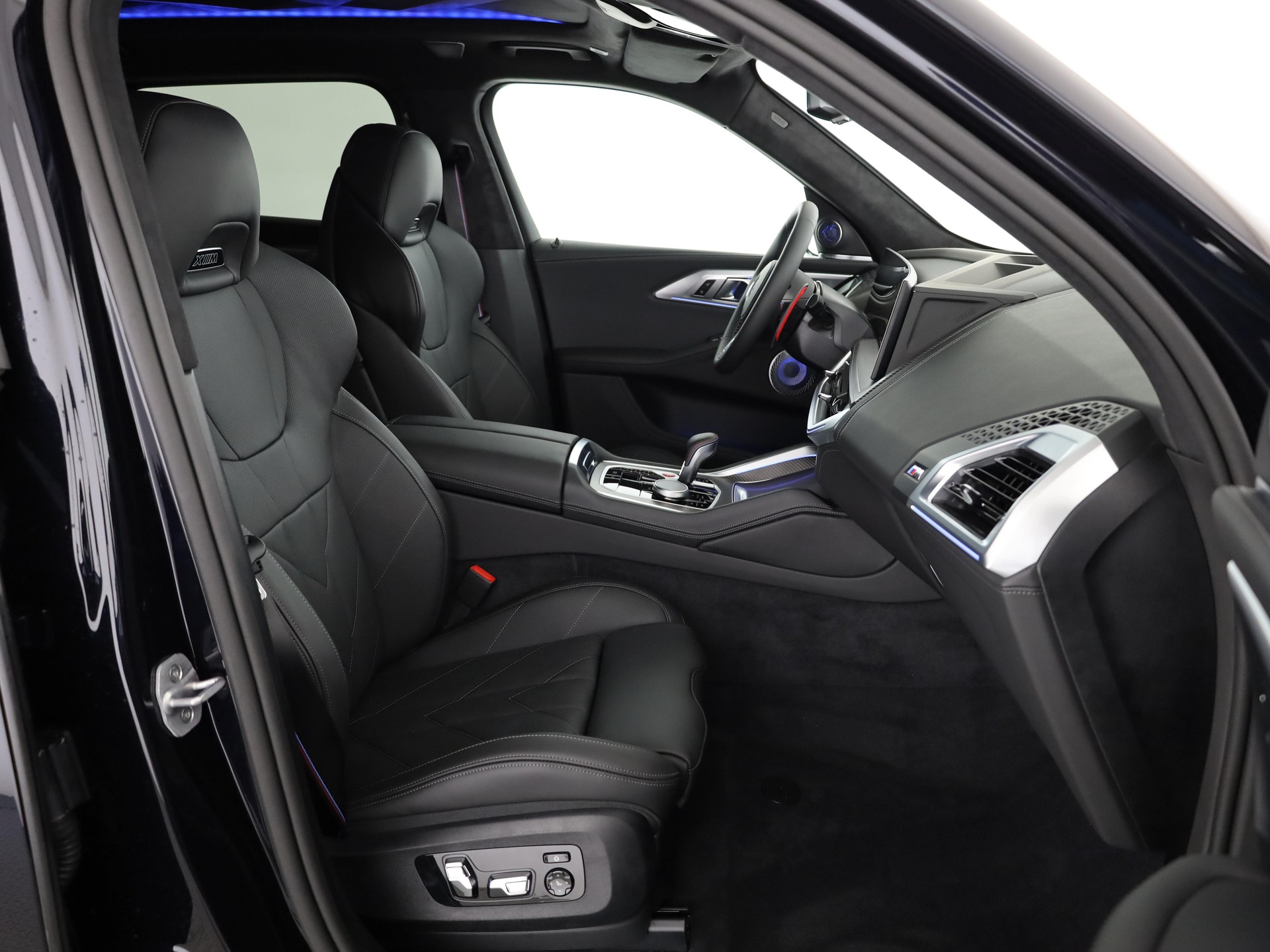 BMW XM 50e Plug-in Hybrid-image-14