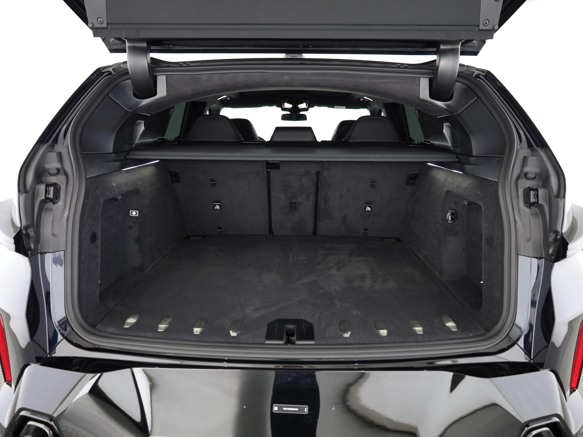 BMW XM 50e Plug-in Hybrid-image-8