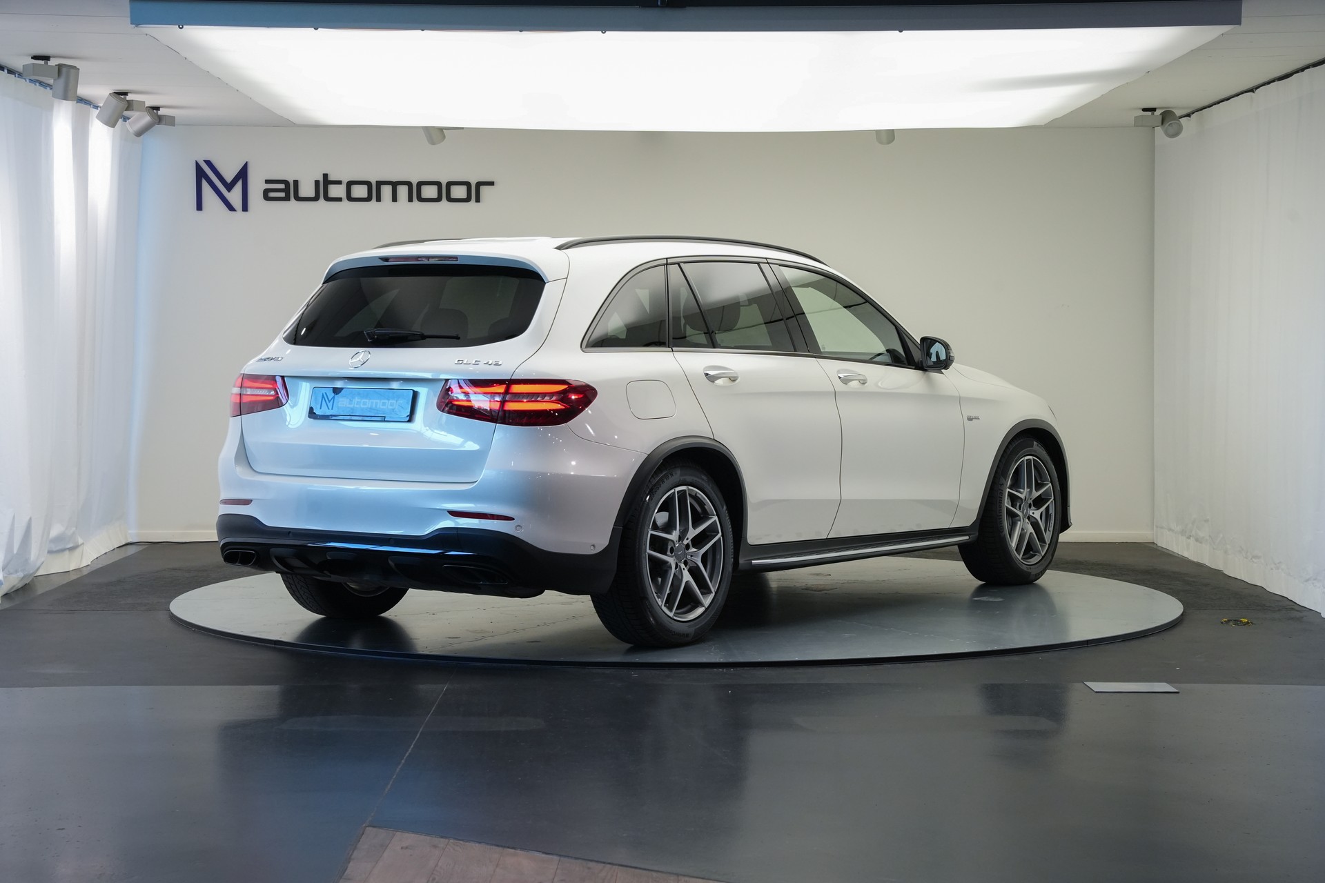 MERCEDES-BENZ GLC 43 AMG 4Matic 9G-Tronic *CH-Fahrzeug* *Luftfahrwerk*-image-4