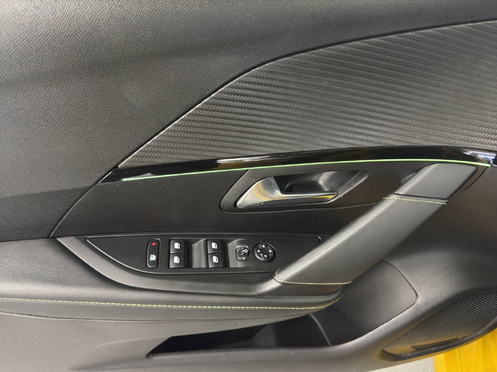 PEUGEOT 208 e-GT-image-5